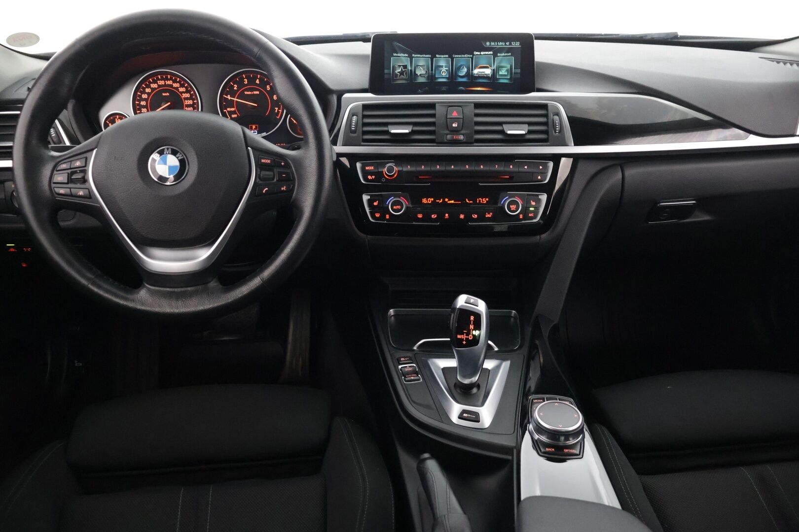 BMW 330 2017 330e iPerformance Sedan (AA) 4ov 1998cm3 A - Kysy myyjältä lisää! P*0107395358