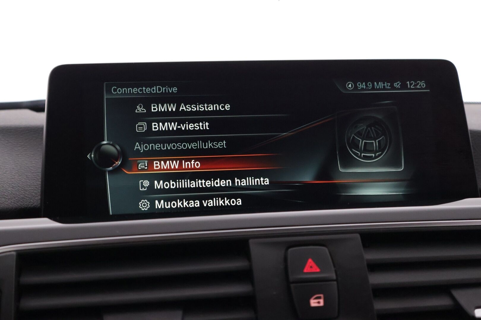 BMW 330 2017 330e iPerformance Sedan (AA) 4ov 1998cm3 A - Kysy myyjältä lisää! P*0107395358