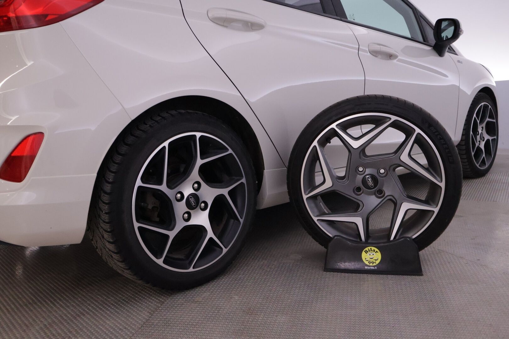 Ford Fiesta 2021 1,0 EcoBoost (mHEV) 155hv M6 ST-Line 5-ov. *Bang&Olufsen / Lämpölasi / Lämpöratti / Parkkitutka / Vakkari / Puolinahat* - Kahdet merkkirenkaat / Huippuvarusteet / Kunnon lisävalot!