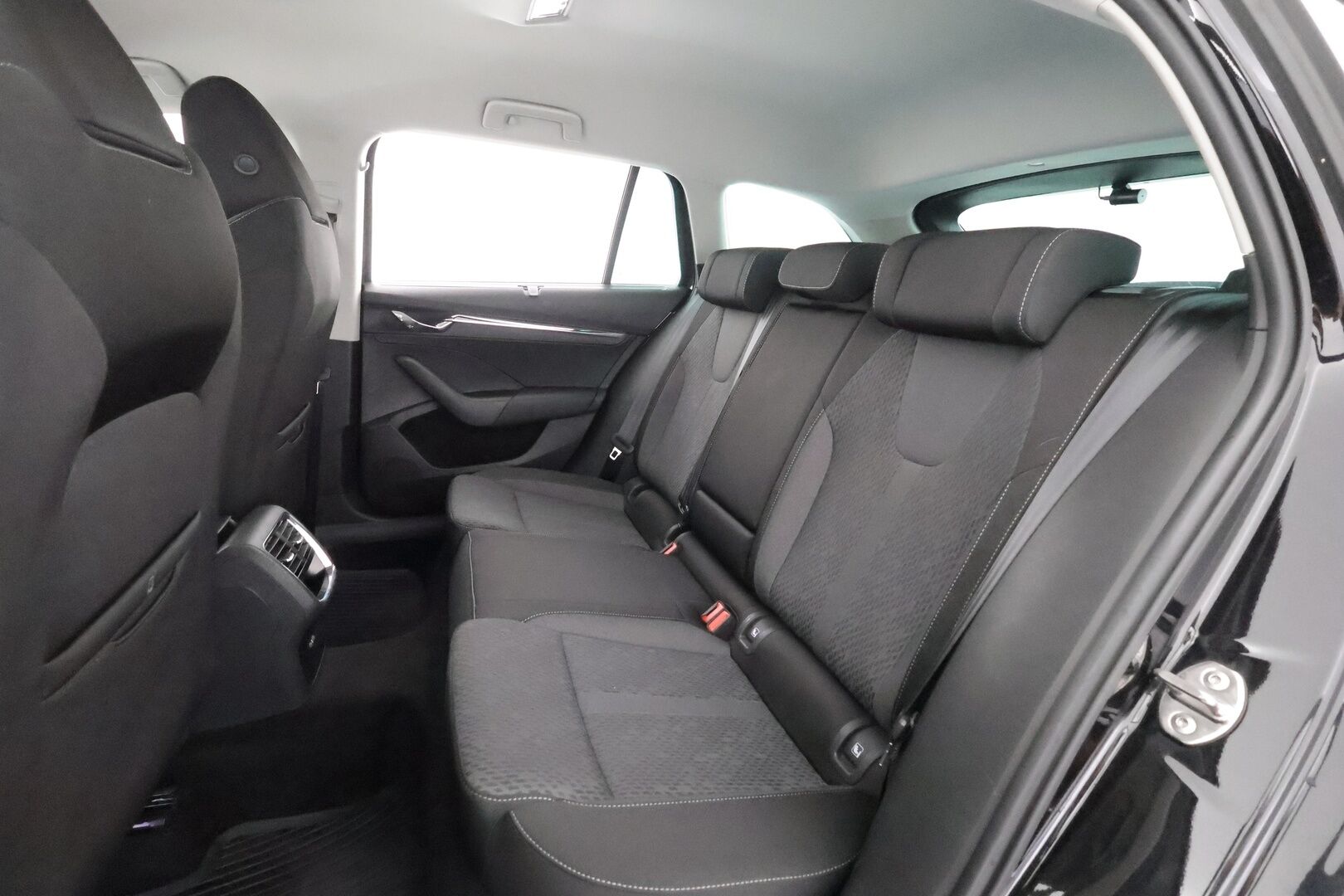 Skoda Octavia 2021 Combi 1,0 TSI Style eTEC DSG Autom. - | ACC | Koukku | Webasto | matrix-LED | P.kamera | Ratinlämmitys | Digimittaristo | Apple&Android | Suomi-auto | Kahdet Renkaat |