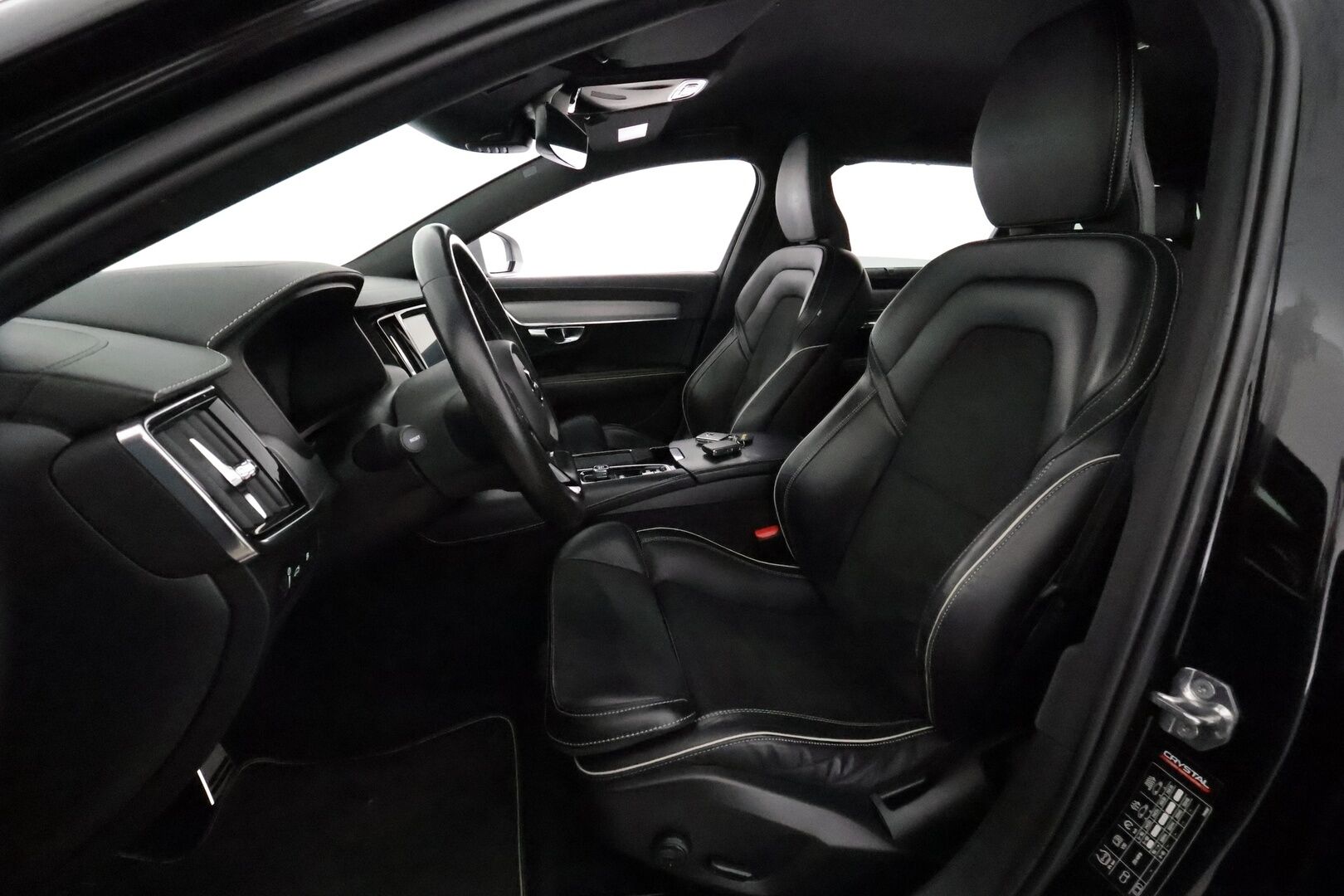 Volvo V90 2019 T8 AWD R-Design aut **Webasto / ACC / Full-LED / P.Tutkat / Sporttipenkit / Navi / Kaistavahti** - 3,99 % KORKOTARJOUS TÄHÄN AUTOON 21.9. ASTI! - 2x Latauskaapelit