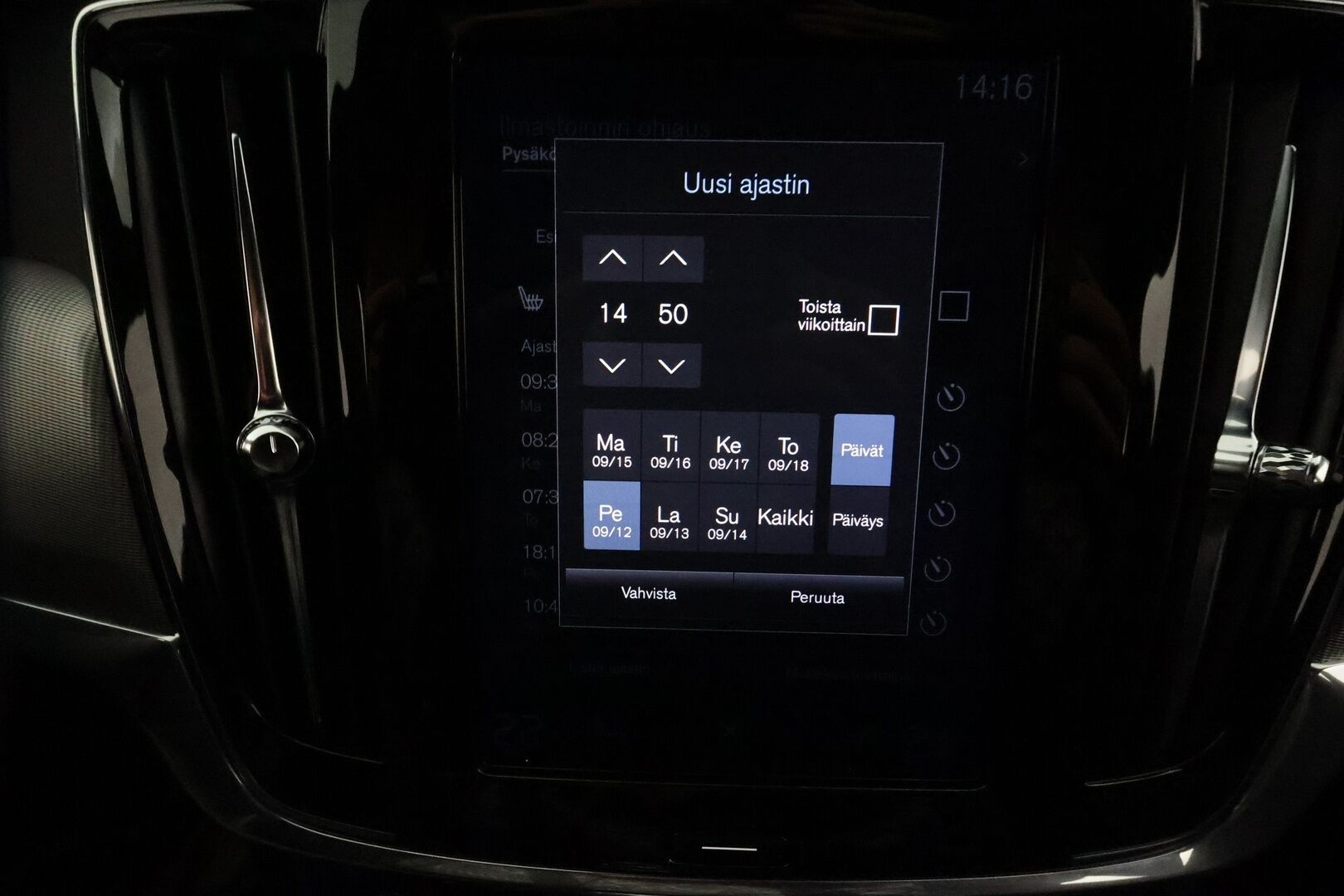 Volvo V90 2019 T8 AWD R-Design aut **Webasto / ACC / Full-LED / P.Tutkat / Sporttipenkit / Navi / Kaistavahti** - 3,99 % KORKOTARJOUS TÄHÄN AUTOON 21.9. ASTI! - 2x Latauskaapelit