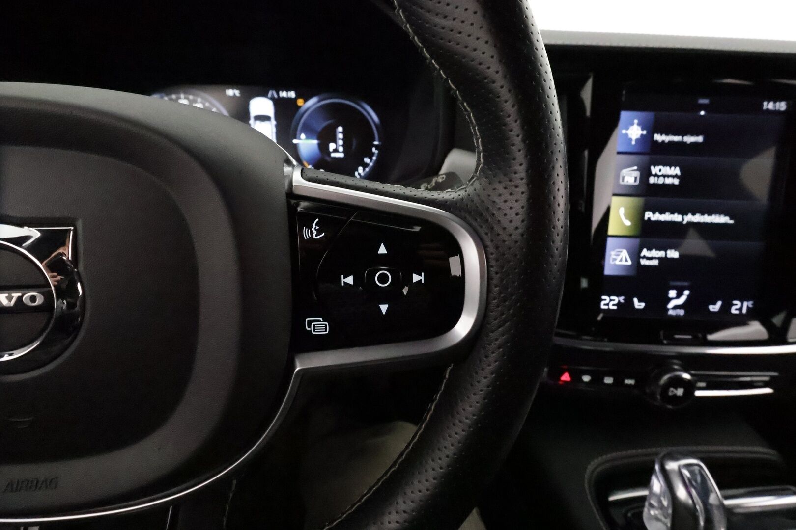 Volvo V90 2019 T8 AWD R-Design aut **Webasto / ACC / Full-LED / P.Tutkat / Sporttipenkit / Navi / Kaistavahti** - 3,99 % KORKOTARJOUS TÄHÄN AUTOON 21.9. ASTI! - 2x Latauskaapelit