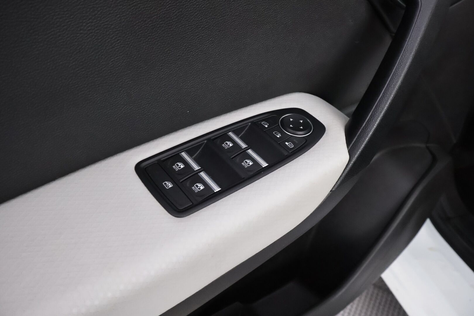 Renault Captur 2021 E-TECH Plug-in hybrid Intens - Suomiauto | Vakkari | Digimittari |360-Kamera | Lohko&Sisäpistoke | BLIS | Puolinahkasisusta | Ratinlämmitys | Huippusiisti!