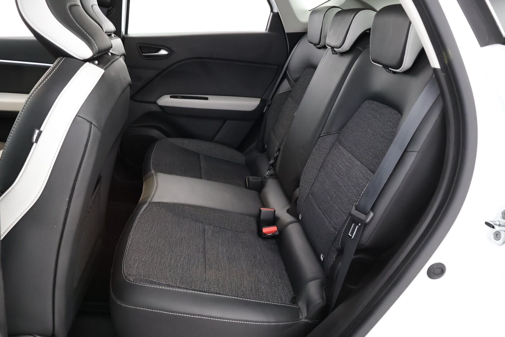 Renault Captur 2021 E-TECH Plug-in hybrid Intens - Suomiauto | Vakkari | Digimittari |360-Kamera | Lohko&Sisäpistoke | BLIS | Puolinahkasisusta | Ratinlämmitys | Huippusiisti!