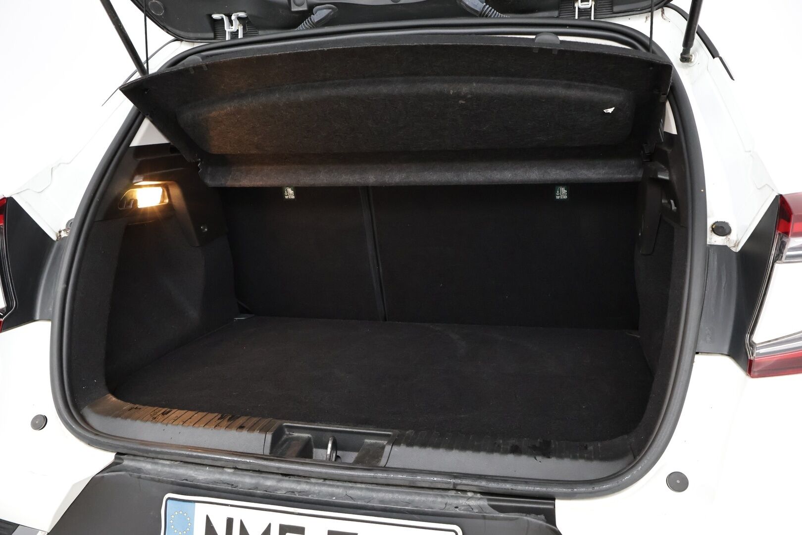 Renault Captur 2021 E-TECH Plug-in hybrid Intens - Suomiauto | Vakkari | Digimittari |360-Kamera | Lohko&Sisäpistoke | BLIS | Puolinahkasisusta | Ratinlämmitys | Huippusiisti!