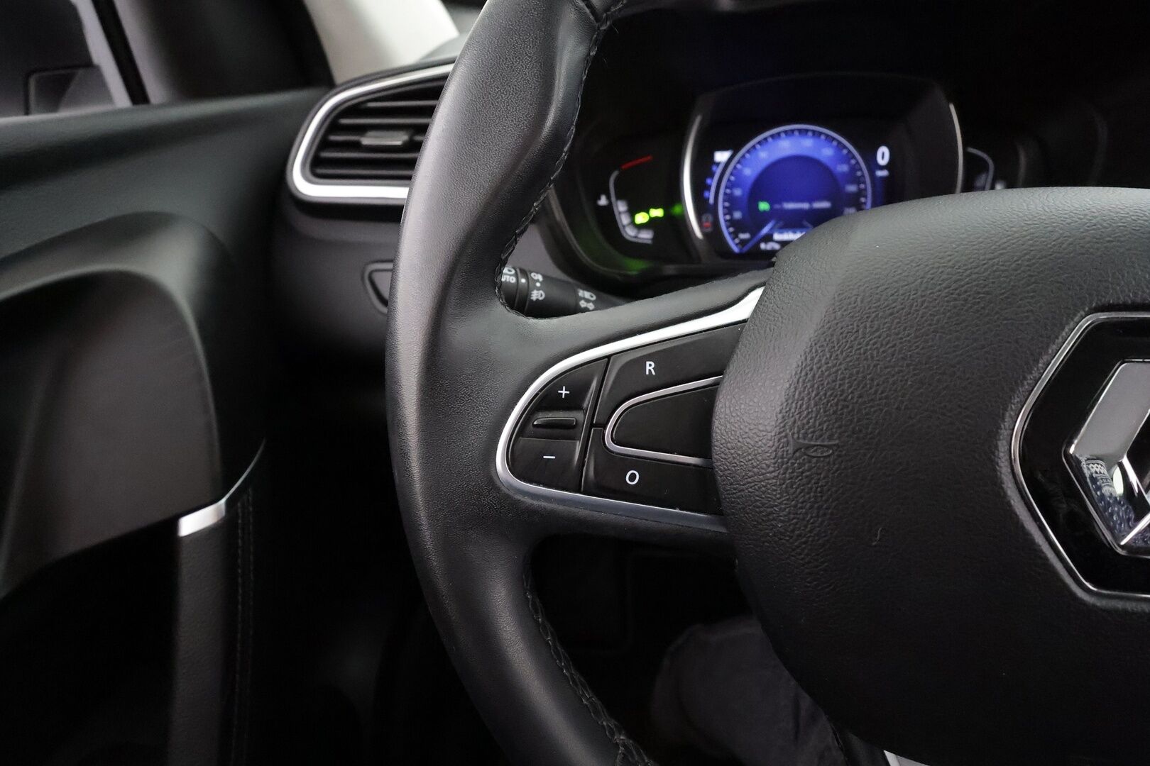 Renault Kadjar 2021 TCe 140 EDC7-aut Zen * Vakkari / P.tutka / Kaistavahti / Navi / Digimittaristo / Keyless * - Suomi-auto / Kahdet renkaat aluvanteilla 