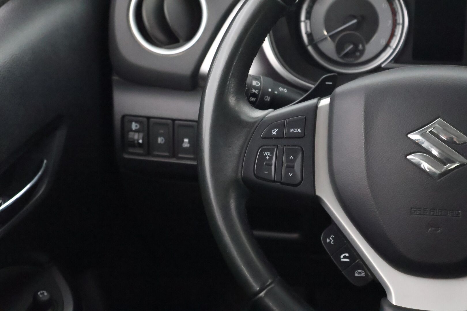 Suzuki Vitara 2021 1,4 BOOSTERJET 4WD GL+ 6AT LIMITED - 1.OM Suomi-auto / Adapt.vakkari / Peruutuskamera / BLIS / Navi / Hyvät renkaat / Huippusiisti!