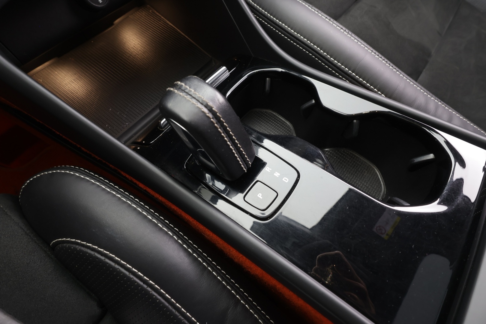 Volvo XC40 2021 P8 AWD R-Design aut - | ACC | ILP | 360° | Koukku | Harman/Kardon | Muistipenkki | Panorama | Nahka-alcantara | Pilot assist | BLIS | Keyless | 2x renkaat aluin | 