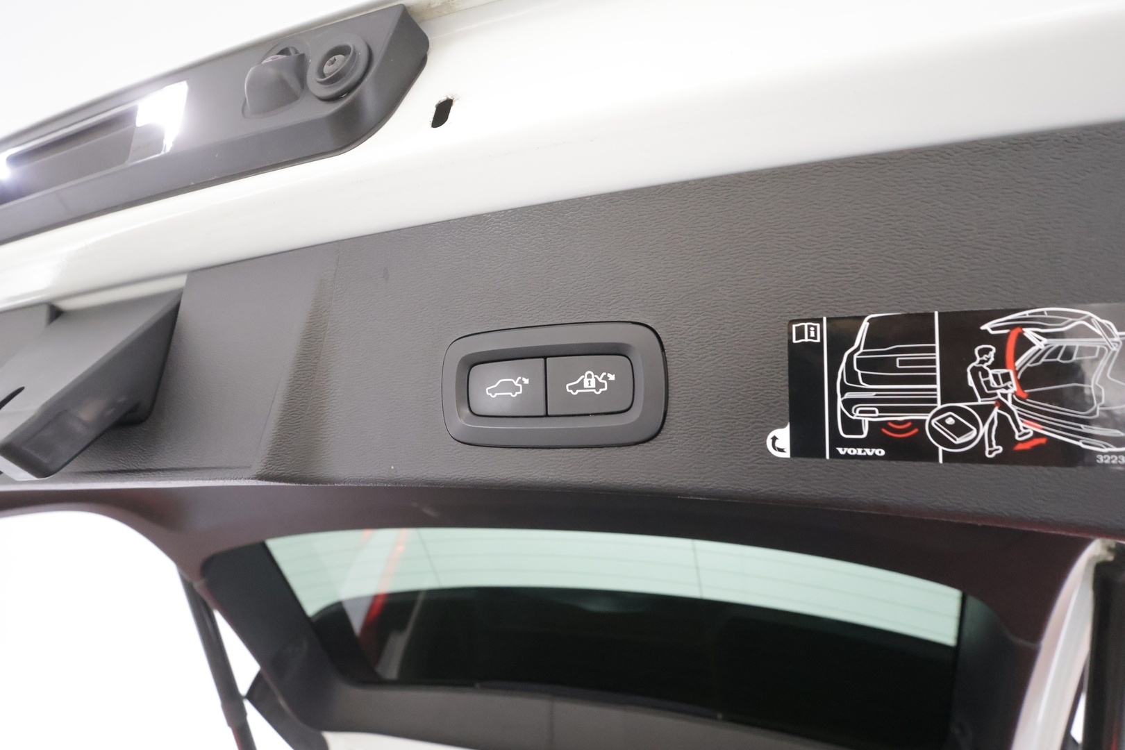 Volvo XC40 2021 P8 AWD R-Design aut - | ACC | ILP | 360° | Koukku | Harman/Kardon | Muistipenkki | Panorama | Nahka-alcantara | Pilot assist | BLIS | Keyless | 2x renkaat aluin | 