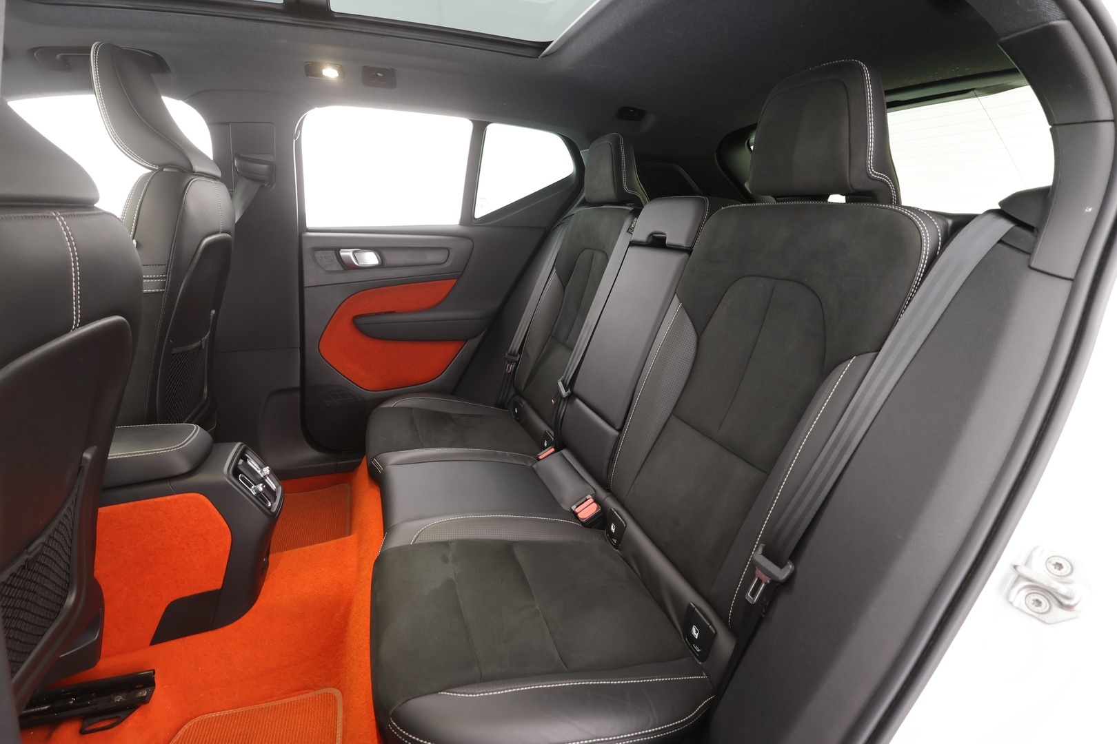 Volvo XC40 2021 P8 AWD R-Design aut - | ACC | ILP | 360° | Koukku | Harman/Kardon | Muistipenkki | Panorama | Nahka-alcantara | Pilot assist | BLIS | Keyless | 2x renkaat aluin | 