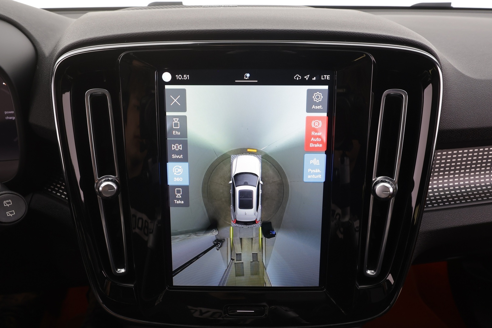 Volvo XC40 2021 P8 AWD R-Design aut - | ACC | ILP | 360° | Koukku | Harman/Kardon | Muistipenkki | Panorama | Nahka-alcantara | Pilot assist | BLIS | Keyless | 2x renkaat aluin | 