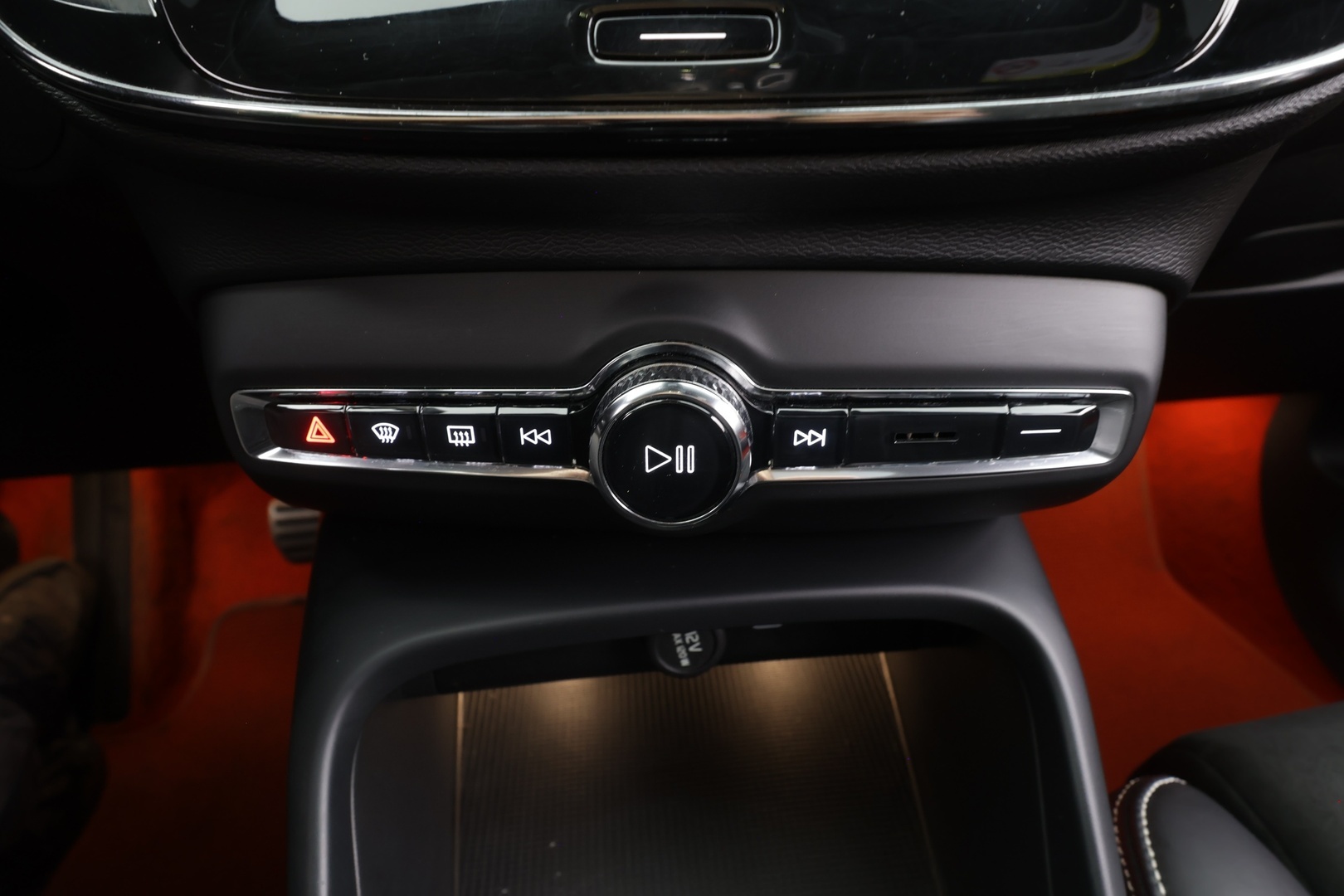 Volvo XC40 2021 P8 AWD R-Design aut - | ACC | ILP | 360° | Koukku | Harman/Kardon | Muistipenkki | Panorama | Nahka-alcantara | Pilot assist | BLIS | Keyless | 2x renkaat aluin | 