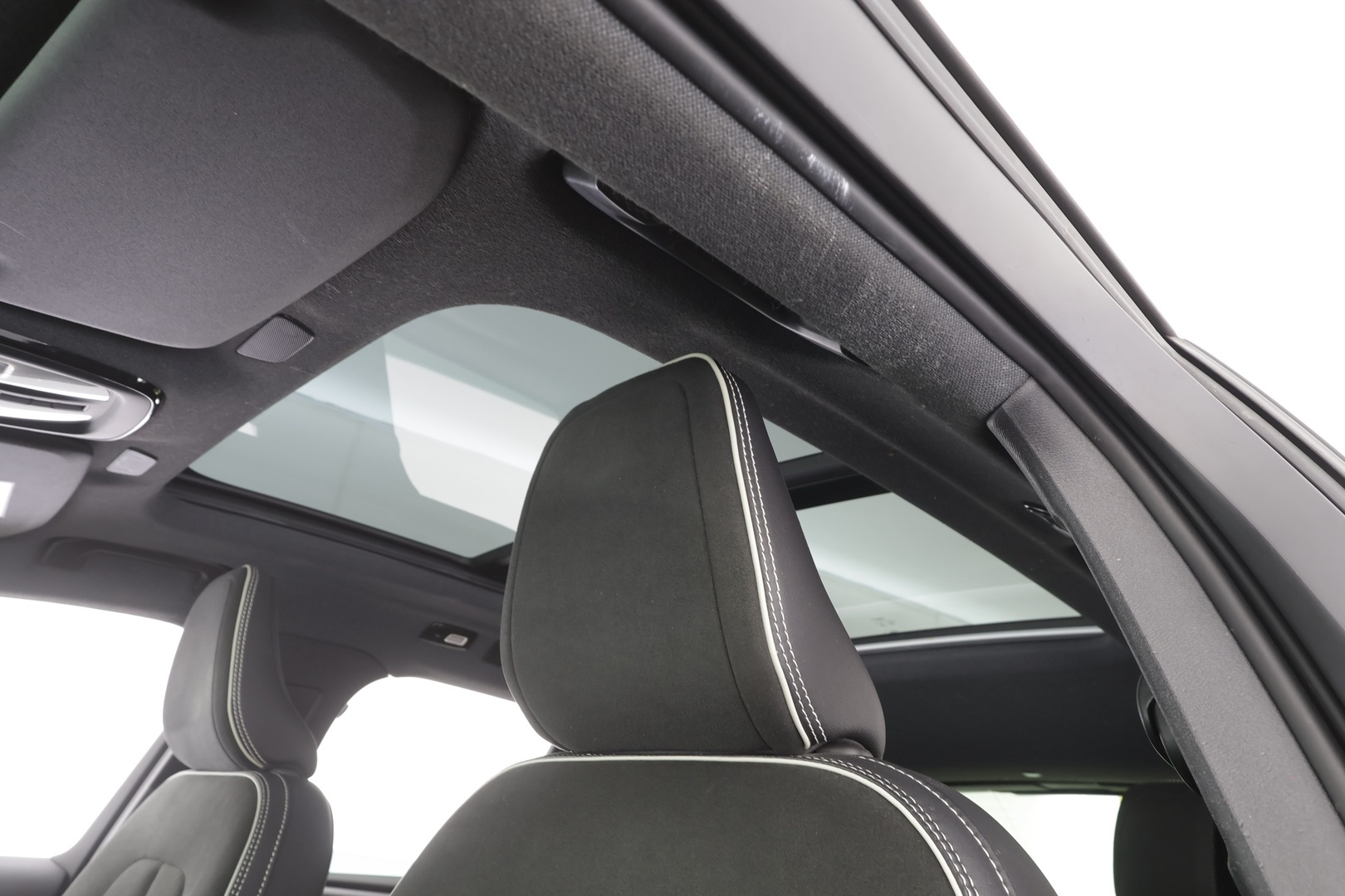 Volvo XC40 2021 P8 AWD R-Design aut - | ACC | ILP | 360° | Koukku | Harman/Kardon | Muistipenkki | Panorama | Nahka-alcantara | Pilot assist | BLIS | Keyless | 2x renkaat aluin | 