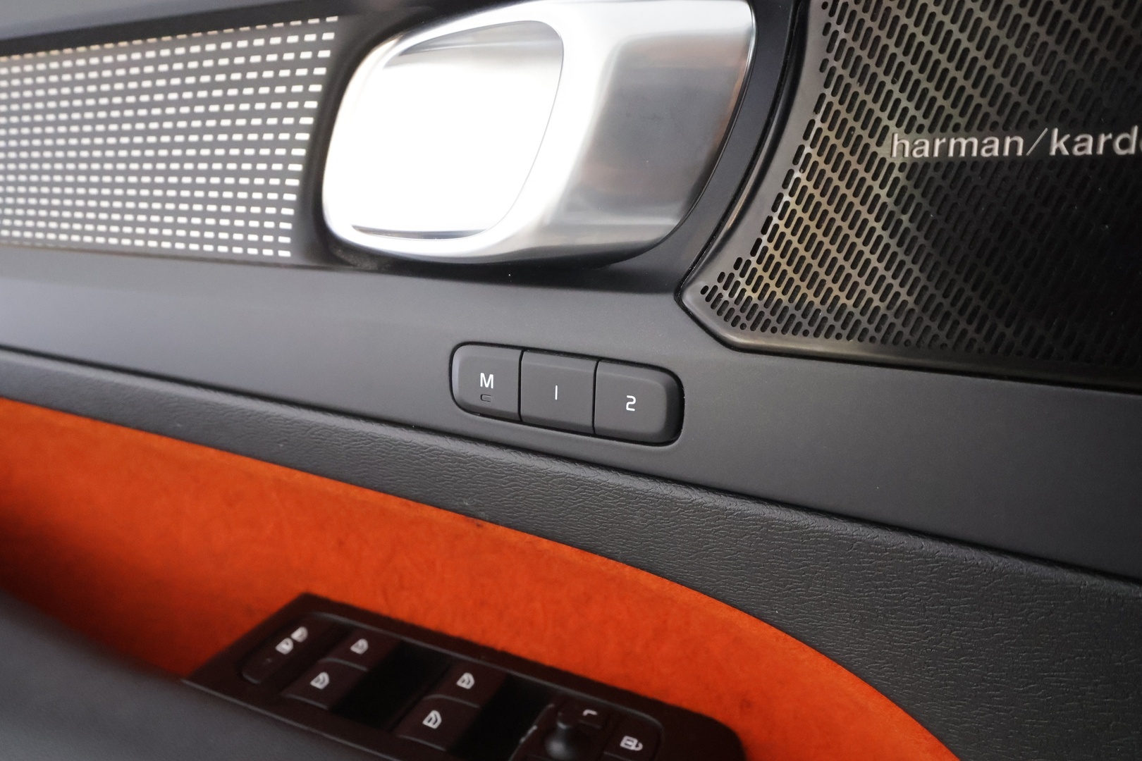 Volvo XC40 2021 P8 AWD R-Design aut - | ACC | ILP | 360° | Koukku | Harman/Kardon | Muistipenkki | Panorama | Nahka-alcantara | Pilot assist | BLIS | Keyless | 2x renkaat aluin | 