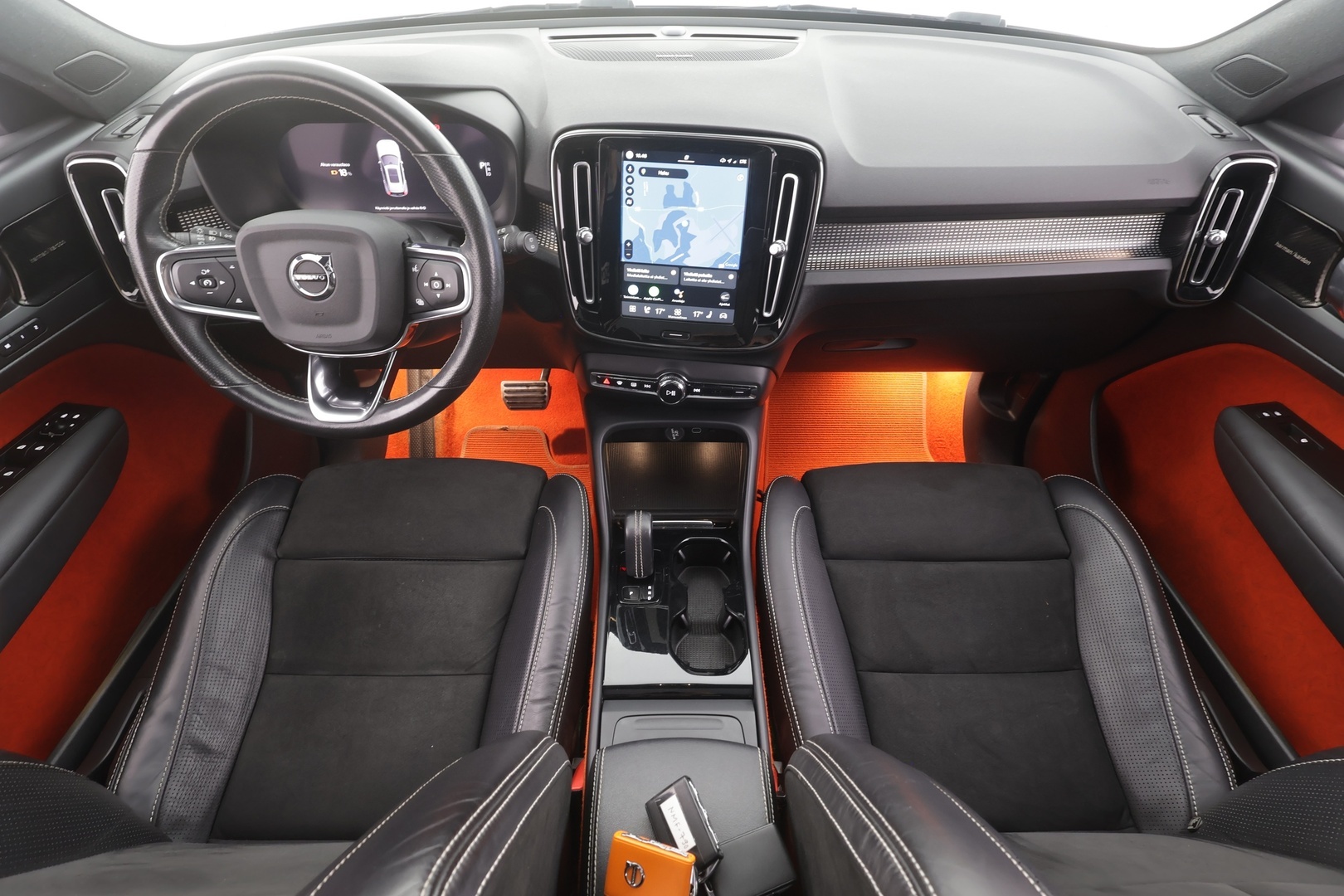 Volvo XC40 2021 P8 AWD R-Design aut - | ACC | ILP | 360° | Koukku | Harman/Kardon | Muistipenkki | Panorama | Nahka-alcantara | Pilot assist | BLIS | Keyless | 2x renkaat aluin | 