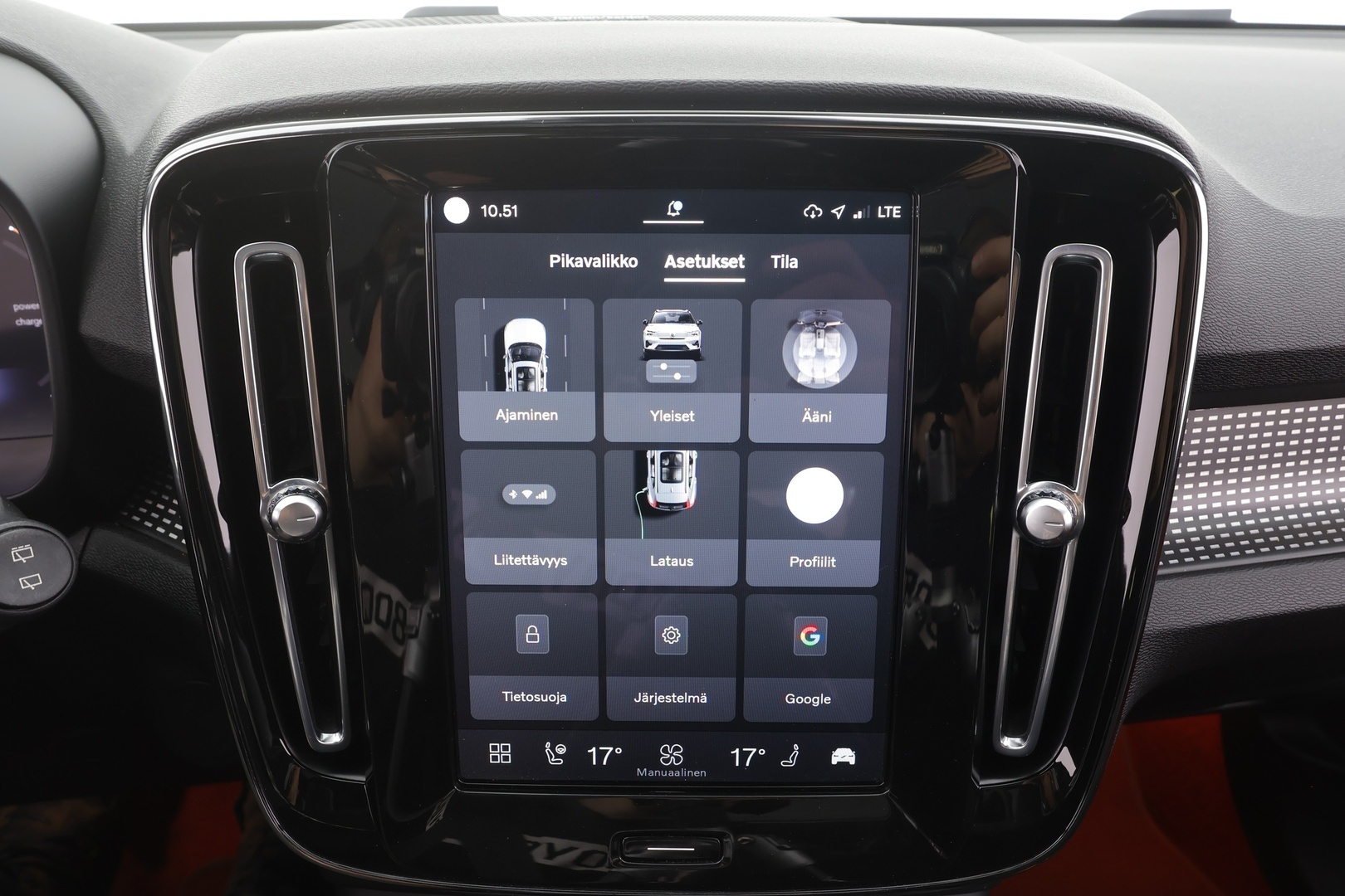 Volvo XC40 2021 P8 AWD R-Design aut - | ACC | ILP | 360° | Koukku | Harman/Kardon | Muistipenkki | Panorama | Nahka-alcantara | Pilot assist | BLIS | Keyless | 2x renkaat aluin | 