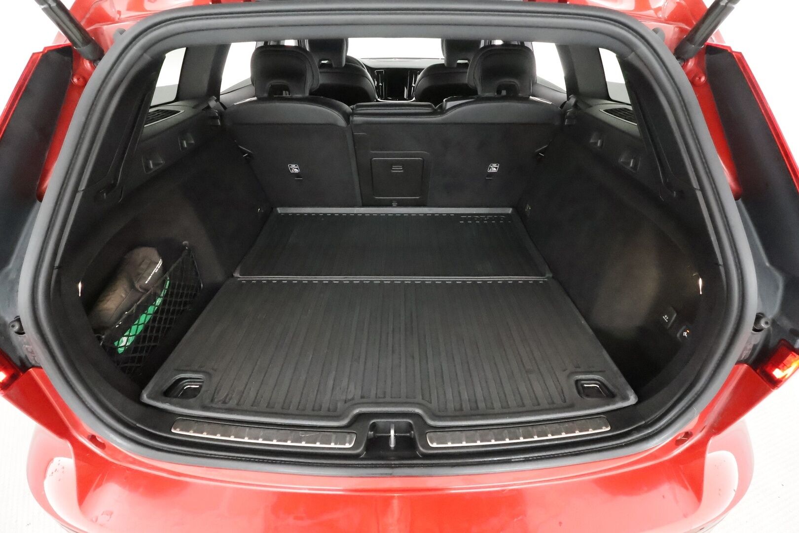 Volvo V60 2021 B5 AWD MHEV Business R-Design aut * ACC / P.kamera / Full LED / H&K / Webasto / Koukku / Muistipenkki / BLIS / KeylessGo * - Suomi-auto / Merkkihuollettu - HULLU BLACKWEEK KORKOTARJOUS 2,49%