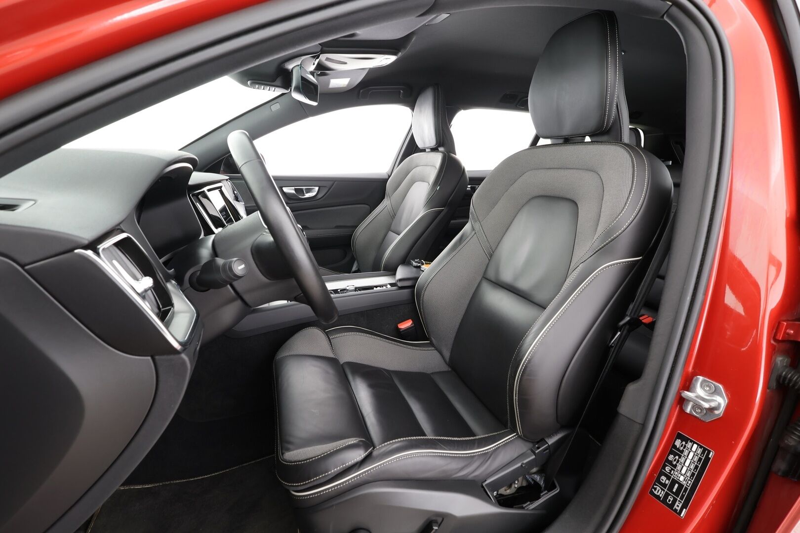 Volvo V60 2021 B5 AWD MHEV Business R-Design aut * ACC / P.kamera / Full LED / H&K / Webasto / Koukku / Muistipenkki / BLIS / KeylessGo * - Suomi-auto / Merkkihuollettu - HULLU BLACKWEEK KORKOTARJOUS 2,49%