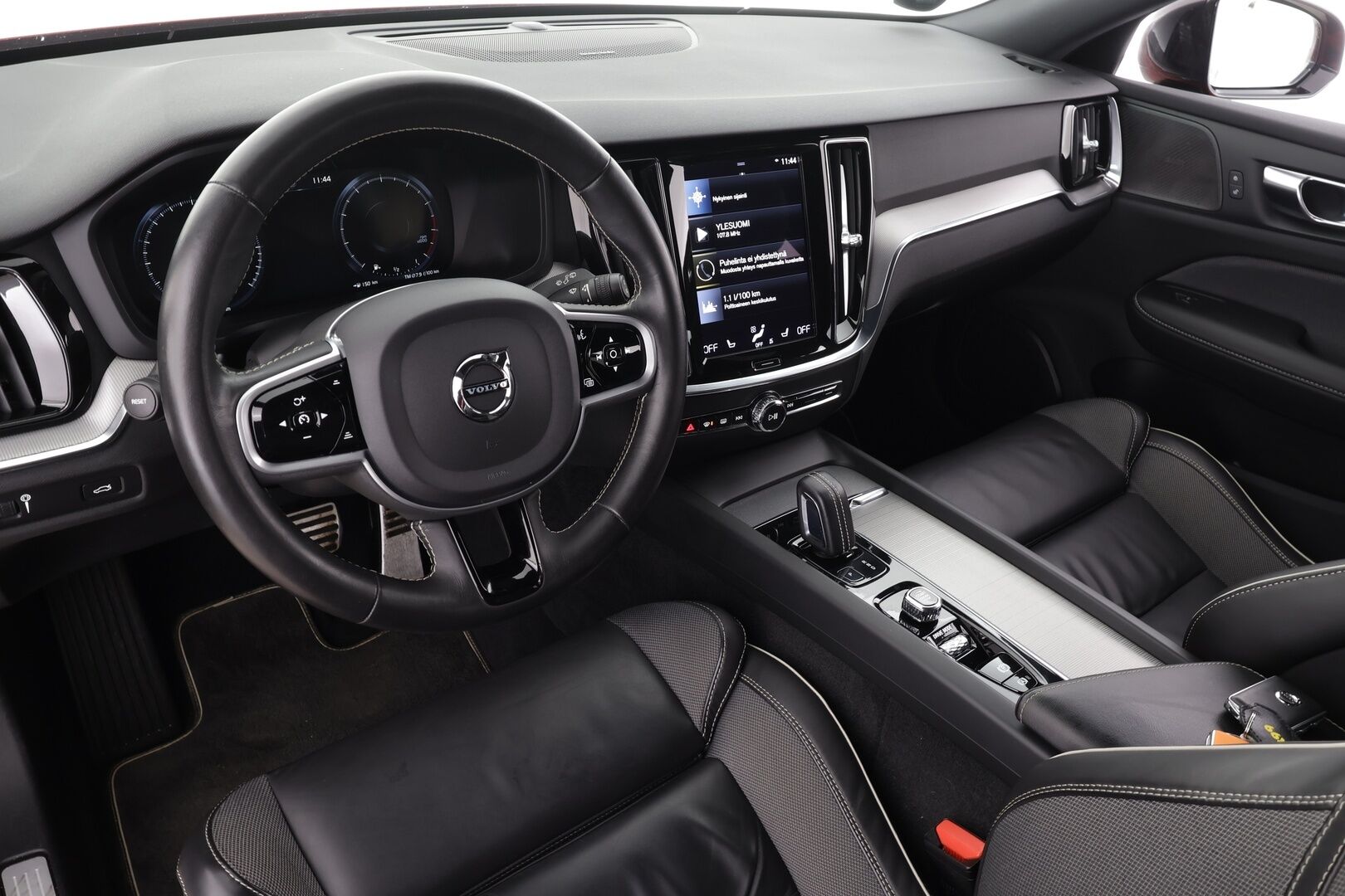 Volvo V60 2021 B5 AWD MHEV Business R-Design aut * ACC / P.kamera / Full LED / H&K / Webasto / Koukku / Muistipenkki / BLIS / KeylessGo * - Suomi-auto / Merkkihuollettu - HULLU BLACKWEEK KORKOTARJOUS 2,49%