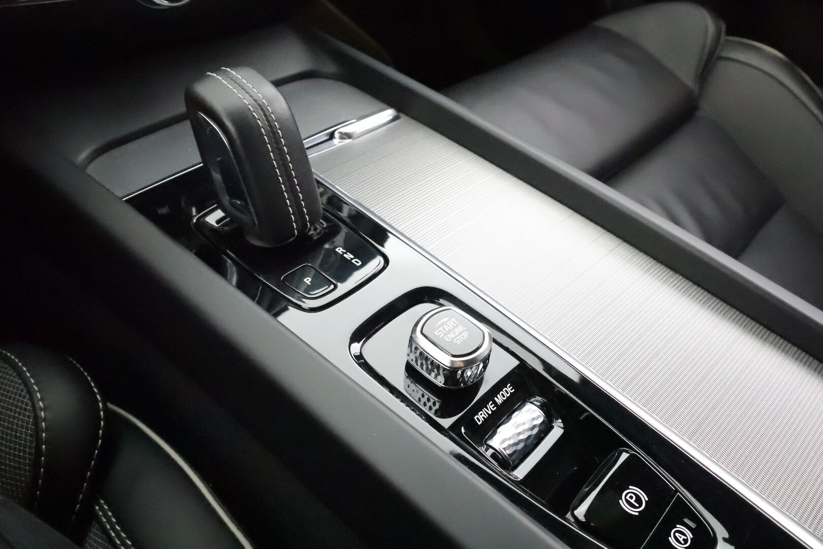 Volvo V60 2021 B5 AWD MHEV Business R-Design aut * ACC / P.kamera / Full LED / H&K / Webasto / Koukku / Muistipenkki / BLIS / KeylessGo * - Suomi-auto / Merkkihuollettu - HULLU BLACKWEEK KORKOTARJOUS 2,49%