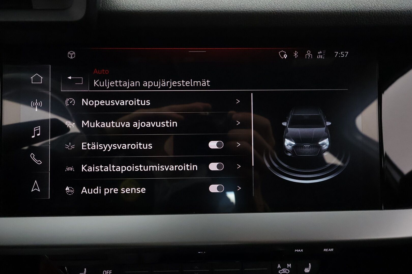 Audi A3 2021 Business Sport Sedan 30 TFSI 81kW MHEV S tronic /2.Om Suomi-auto / Webasto / Adapt.vakkari / LED-valot / Sporttipenkit** - Todella kattavat varusteet / Muotiväri / Hyvin pidetty yksilö!