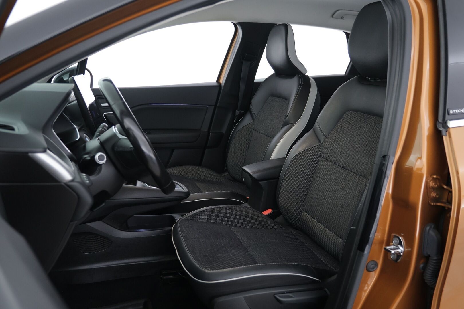 Renault Captur 2021 E-TECH Plug-in hybrid Intens * Suomi-auto / Vakkari / Koukku / P-Kamera / Navi / Kaistavahti * - Huippu katumaasturi / Hyvä maavara / Kattavat varusteet! - HULLUT AVAJAISHULINAT KORKOTARJOUS 3,29 %