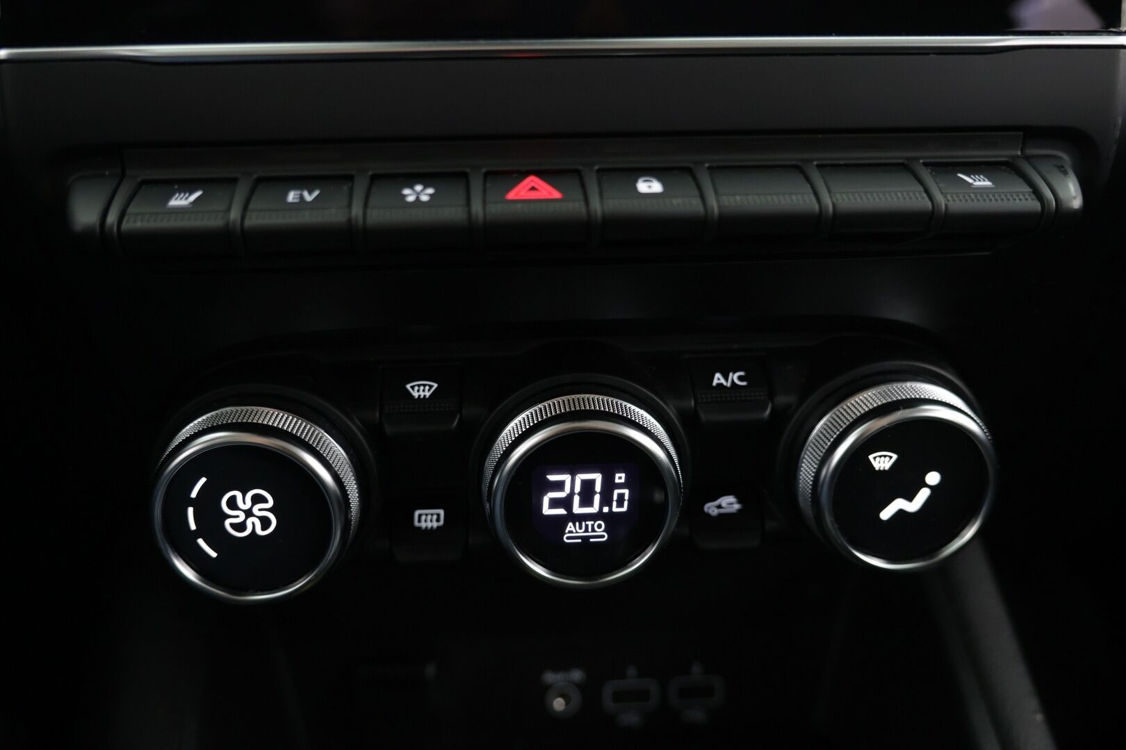 Renault Captur 2021 E-TECH Plug-in hybrid Intens * Suomi-auto / Koukku / P-Kamera / Navi / Kaistavahti* - Huippu katumaasturi / Hyvä maavara / Kattavat varusteet!