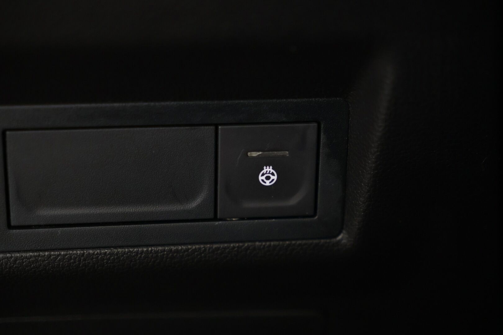 Renault Captur 2021 E-TECH Plug-in hybrid Intens * Suomi-auto / Koukku / P-Kamera / Navi / Kaistavahti* - Huippu katumaasturi / Hyvä maavara / Kattavat varusteet!