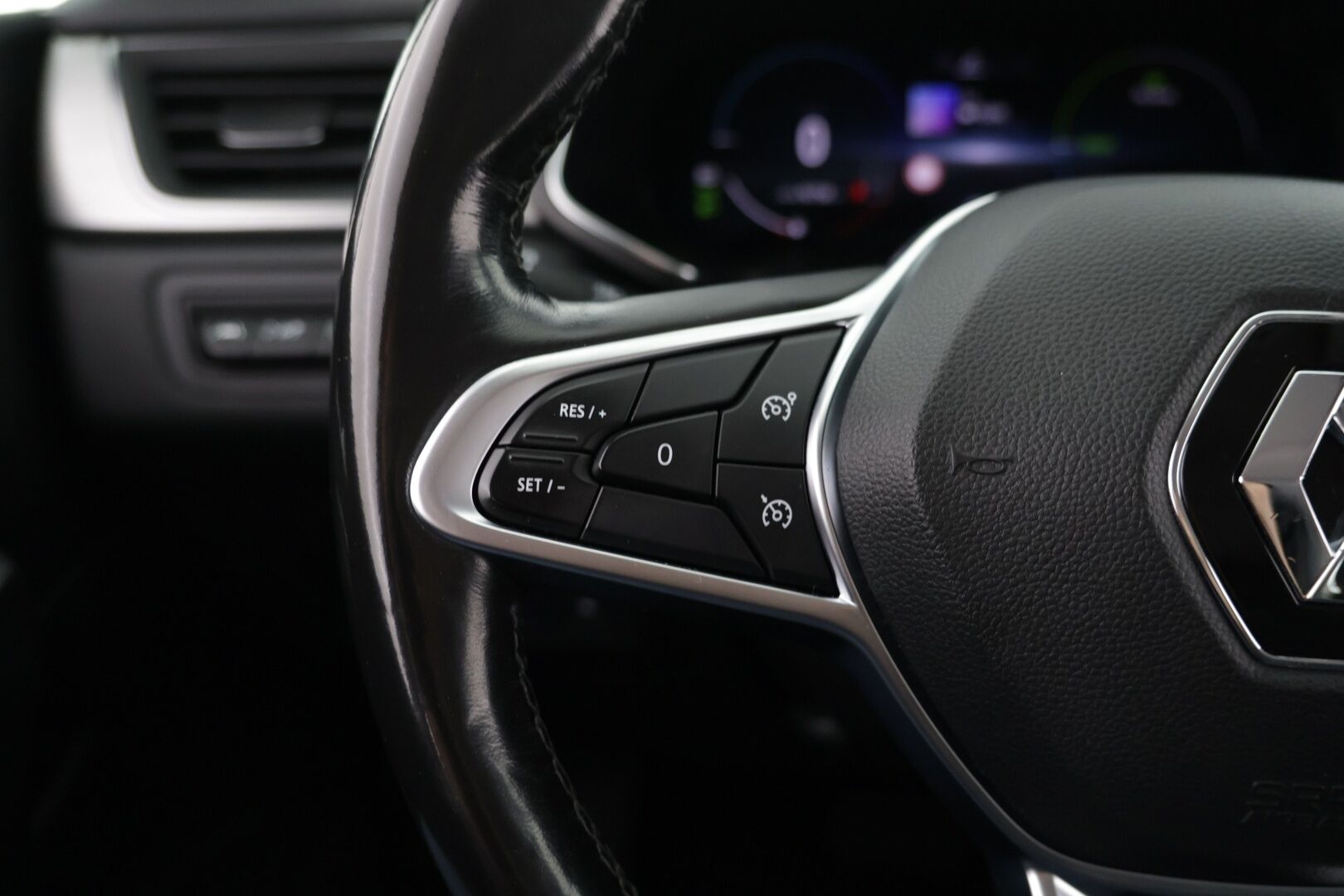 Renault Captur 2021 E-TECH Plug-in hybrid Intens * Suomi-auto / Vakkari / Koukku / P-Kamera / Navi / Kaistavahti * - Huippu katumaasturi / Hyvä maavara / Kattavat varusteet! - HULLUT AVAJAISHULINAT KORKOTARJOUS 3,29 %