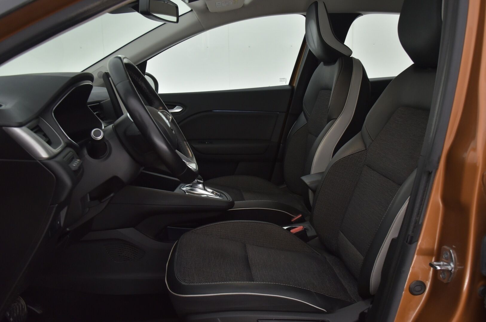 Renault Captur 2021 E-TECH Plug-in hybrid Intens * Suomi-auto / Koukku / P-Kamera / Navi / Kaistavahti* - Huippu katumaasturi / Hyvä maavara / Kattavat varusteet!