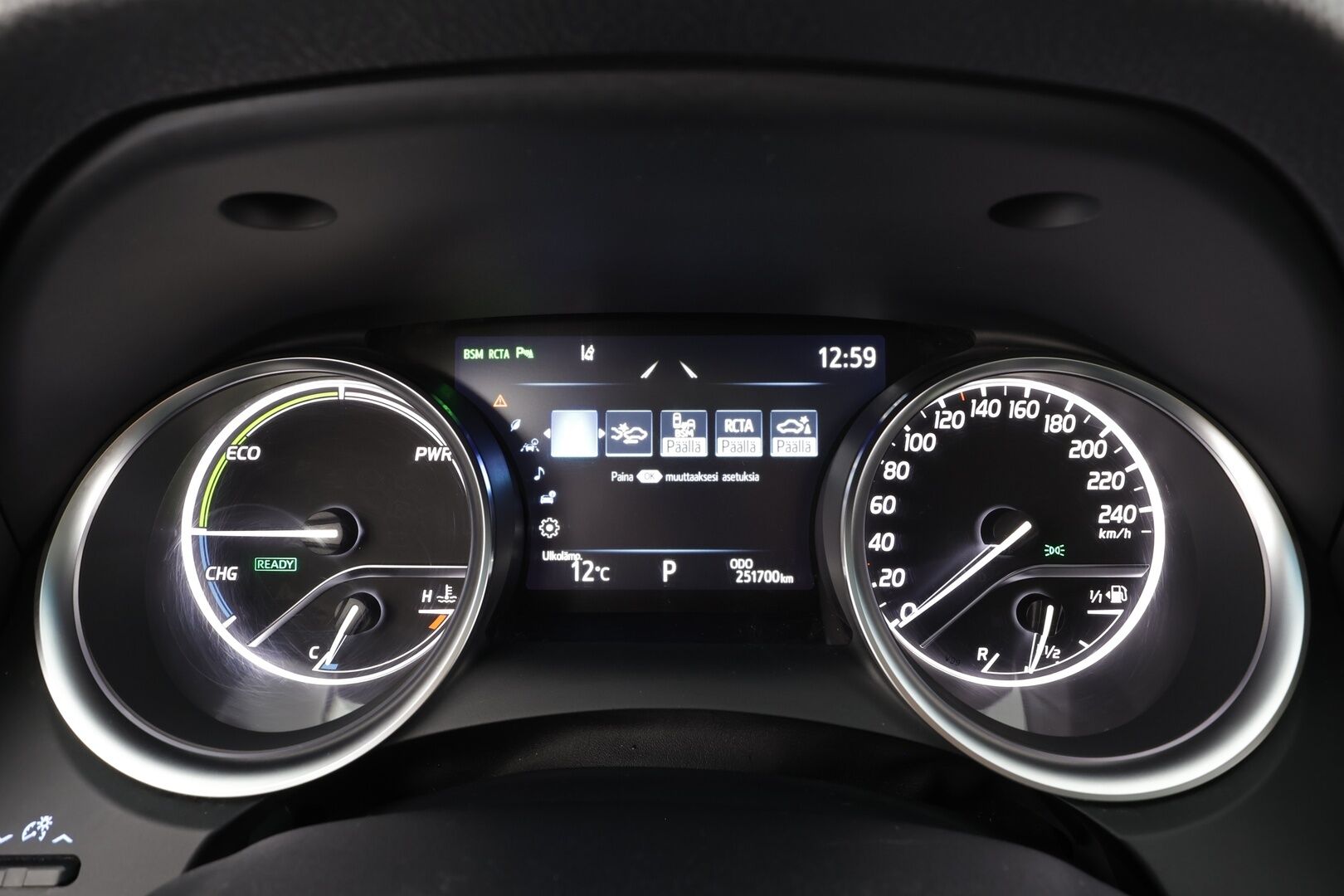 Toyota Camry 2021 2,5 Hybrid Style Business * ACC / P.kamera / LED / Navi / Sähköpenkit / KeylessGo / Lohkolämmitin / Nahat * - 1.Om Suomi-auto / Kahdet renkaat aluvanteilla