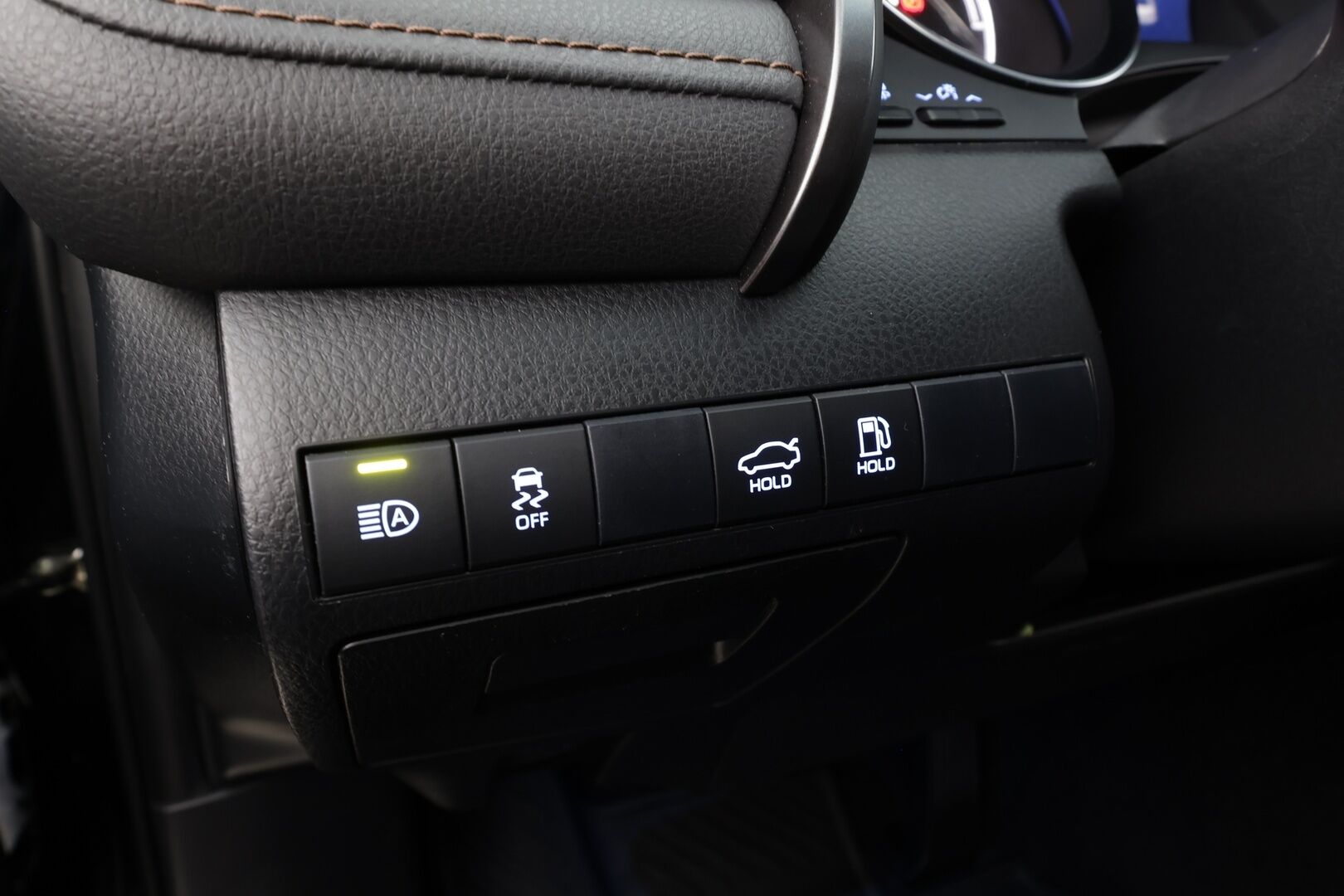 Toyota Camry 2021 2,5 Hybrid Style Business * ACC / P.kamera / LED / Navi / Sähköpenkit / KeylessGo / Lohkolämmitin / Nahat * - 1.Om Suomi-auto / Kahdet renkaat aluvanteilla