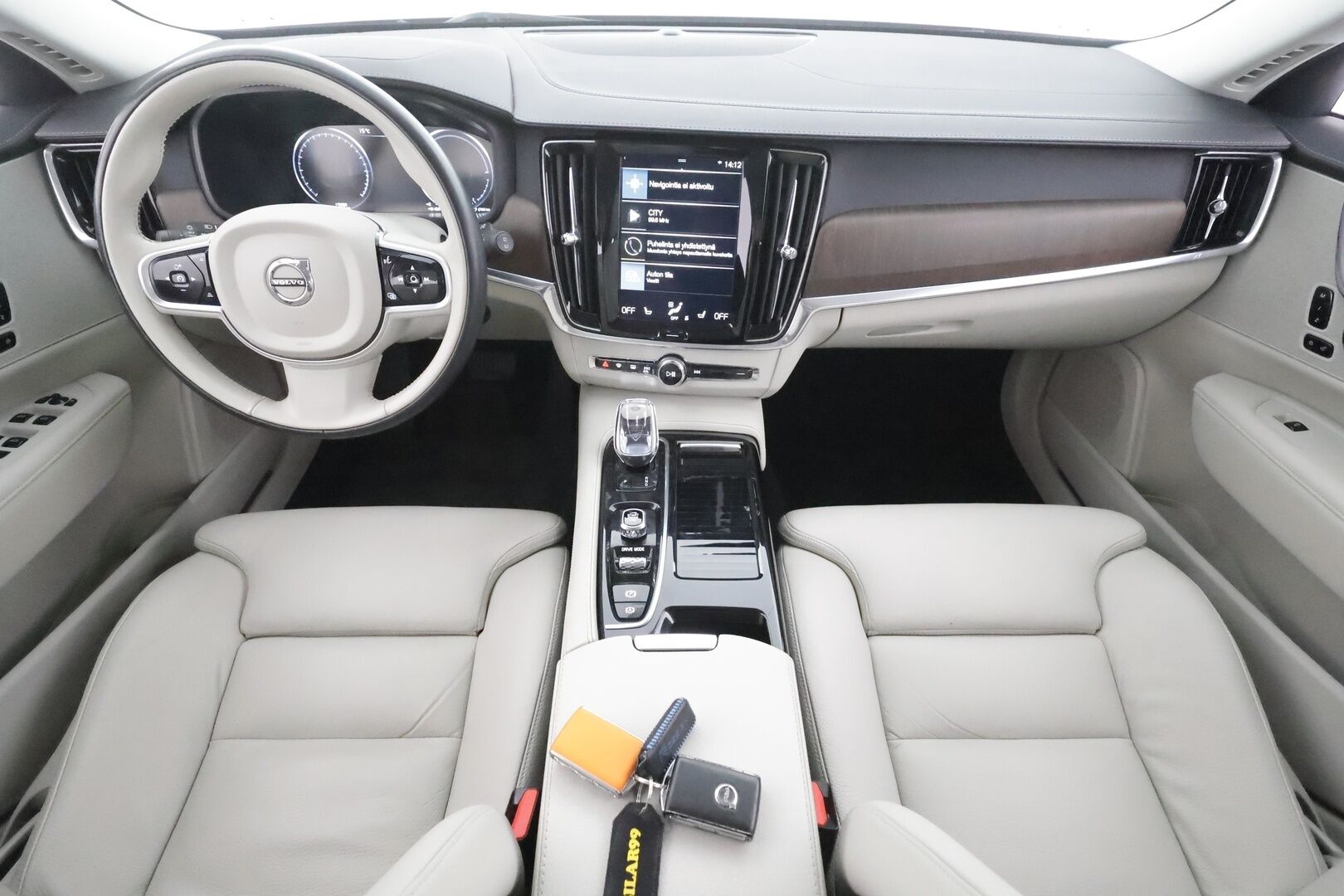 Volvo V90 2021 T6 TwE AWD Inscription aut - | Webasto | Koukku | ACC | LED | P.Kamera | Sporttinahat Muistilla | Kaistavahti | Keyless | 1-om Suomi-auto | 2x Latauskaapelit | Kahdet renkaat aluvanteilla | Merkkihuollot |