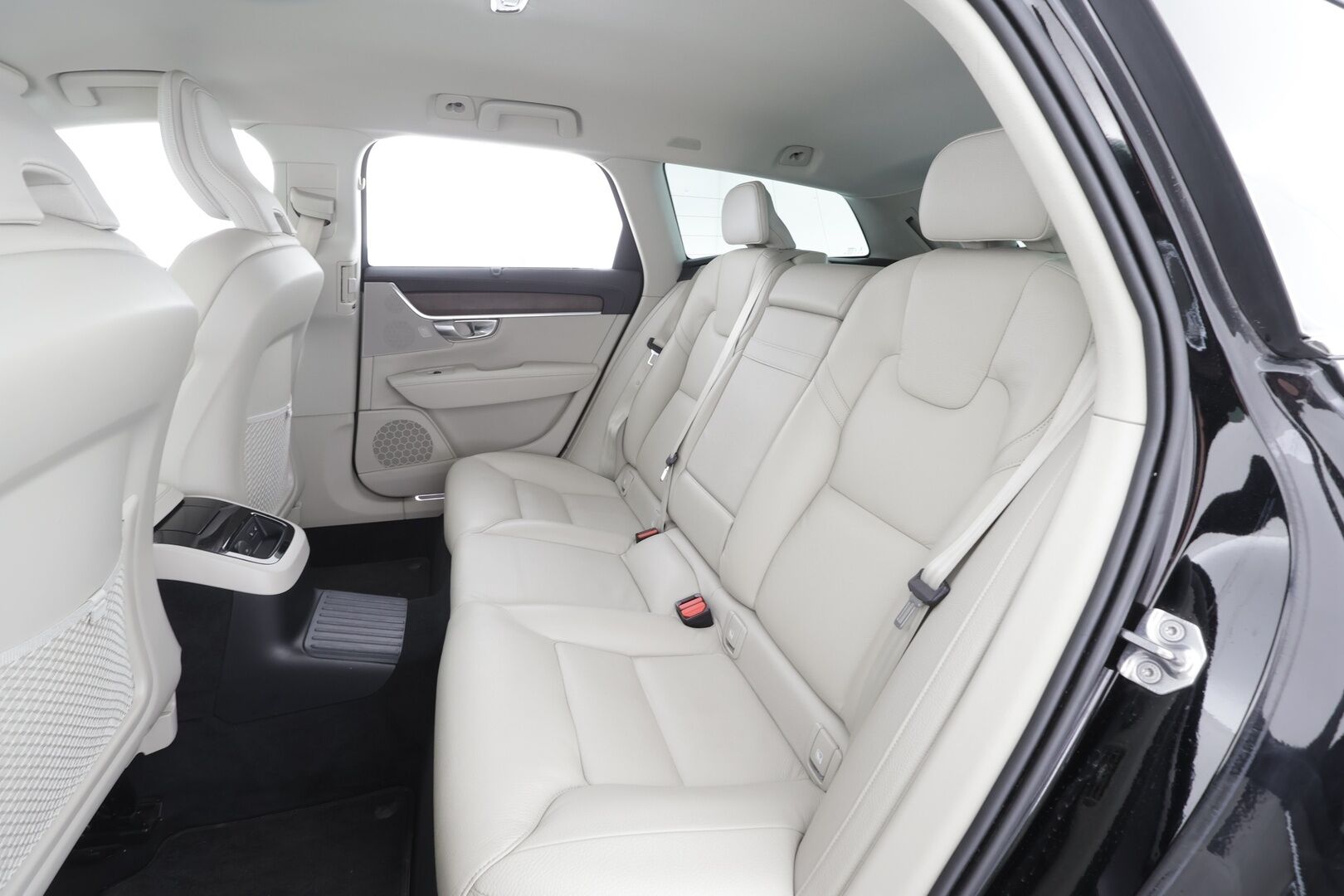 Volvo V90 2021 T6 TwE AWD Inscription aut - | Webasto | Koukku | ACC | LED | P.Kamera | Sporttinahat Muistilla | Kaistavahti | Keyless | 1-om Suomi-auto | 2x Latauskaapelit | Kahdet renkaat aluvanteilla | Merkkihuollot |