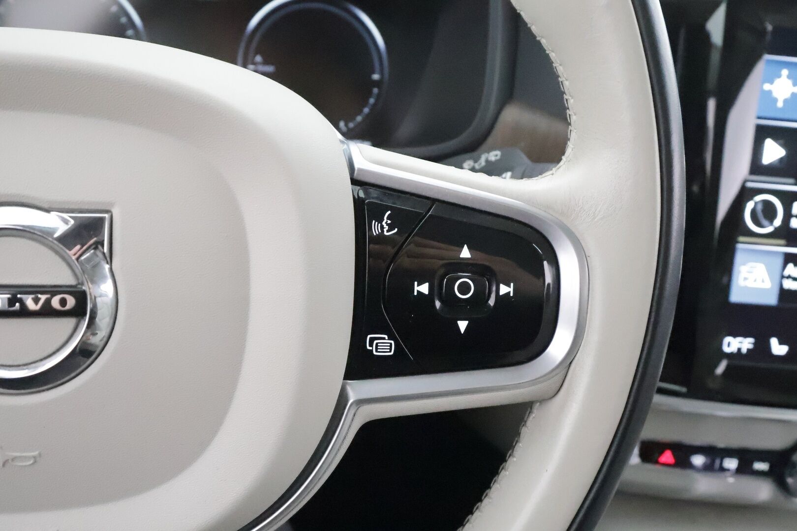 Volvo V90 2021 T6 TwE AWD Inscription aut - | Webasto | Koukku | ACC | LED | P.Kamera | Sporttinahat Muistilla | Kaistavahti | Keyless | 1-om Suomi-auto | 2x Latauskaapelit | Kahdet renkaat aluvanteilla | Merkkihuollot |