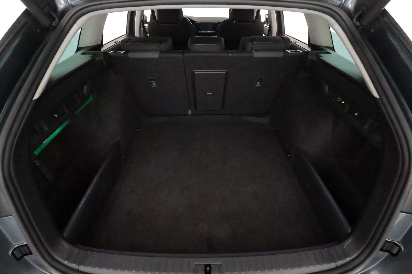 Skoda Octavia 2021 Combi 2,0 TDI 200 4x4 Style DSG **HUD / Webasto / Koukku / ACC / Matrix-LED / P.Kamera / Navi / Kaistavahti / Keyless** - Suomi-auto / Kahdet Renkaat / Merkkihuollettu!