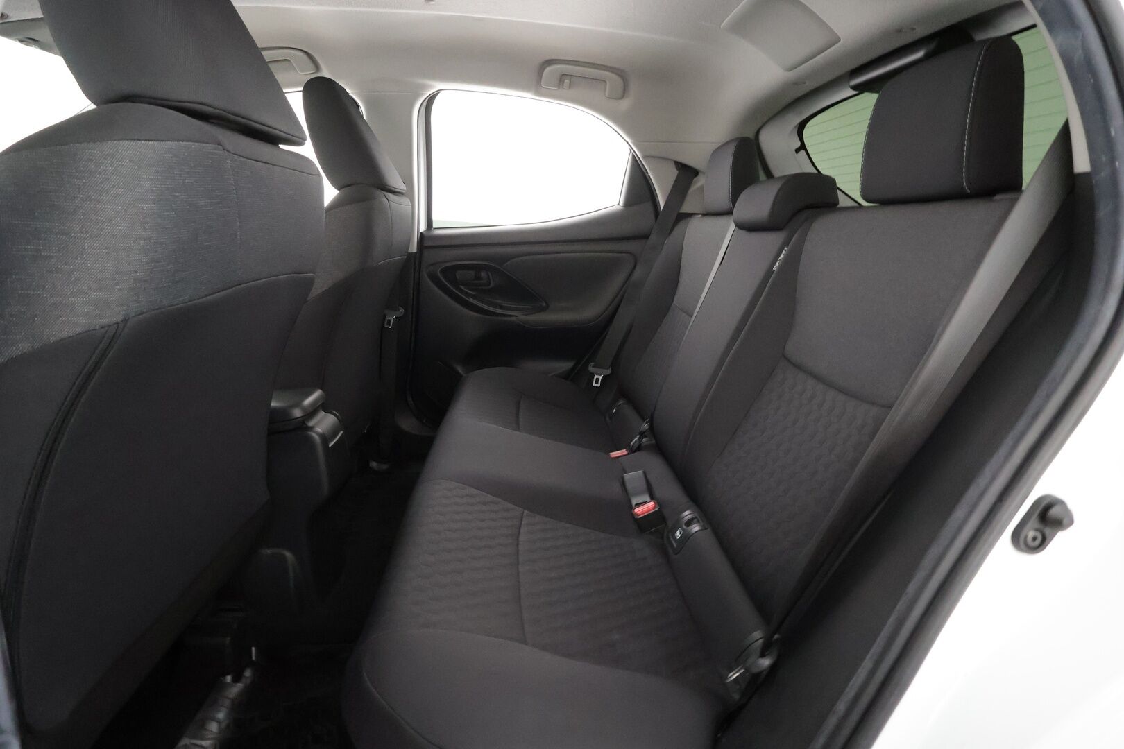 Toyota Yaris 2021 1,5 Hybrid Active Business * ACC / P.kamera / Navi / KeylessGo / Ratinlämmitin * - 1.Om Suomi-auto / Kahdet renkaat aluvanteilla / Merkkihuollettu * - HULLUT BLACKWEEK JATKOT - KORKOTARJOUS 2,49%