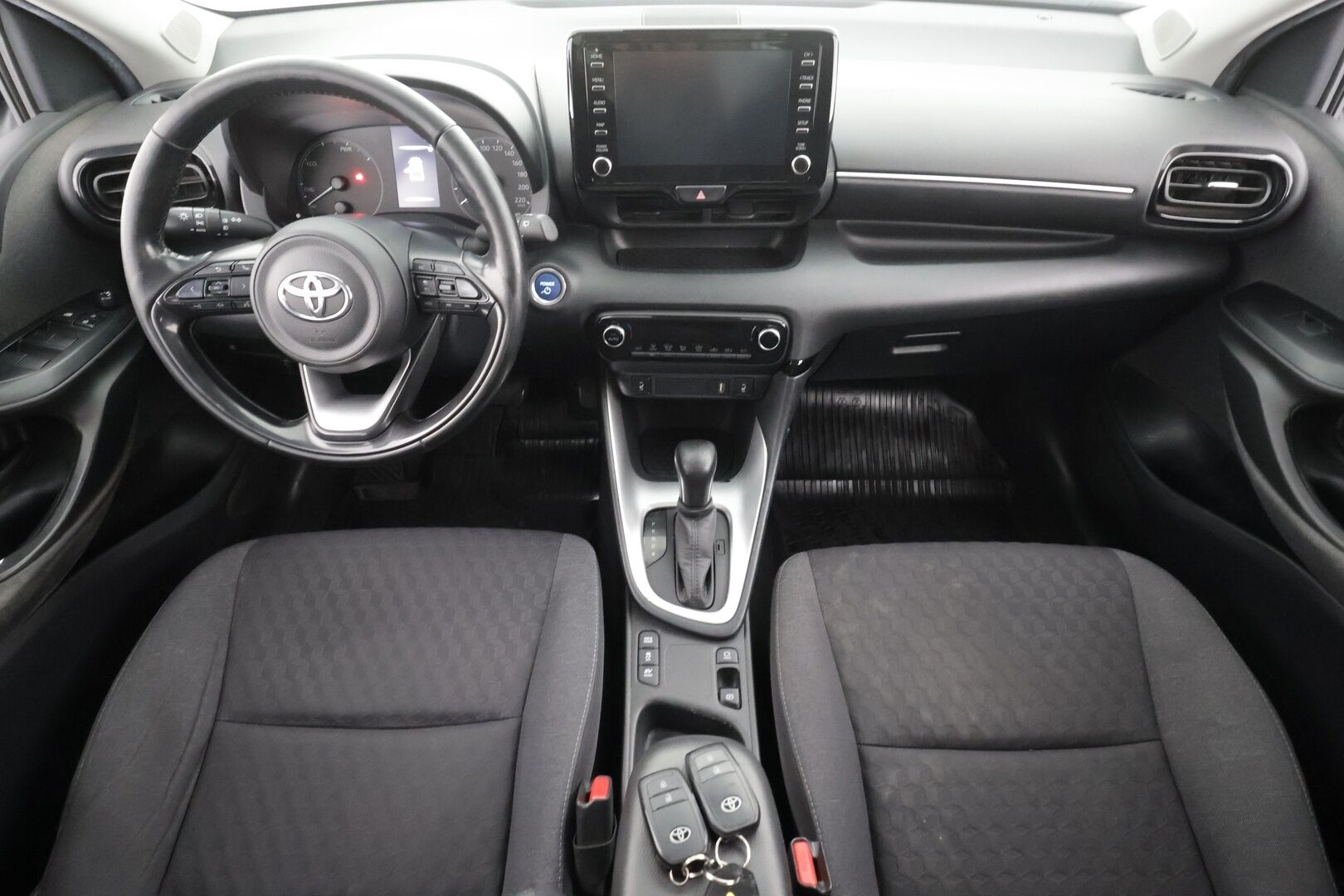 Toyota Yaris 2021 1,5 Hybrid Active Business * ACC / P.kamera / Navi / KeylessGo / Ratinlämmitin * - 1.Om Suomi-auto / Kahdet renkaat aluvanteilla / Merkkihuollettu * - HULLUT BLACKWEEK JATKOT - KORKOTARJOUS 2,49%