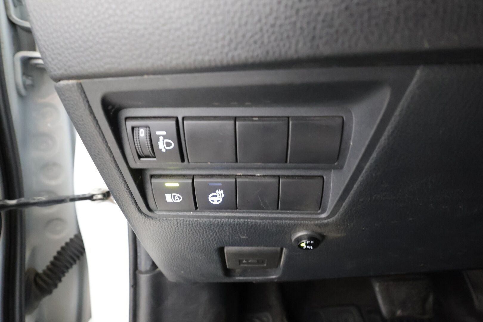 Toyota Yaris 2021 1,5 Hybrid Active Business * ACC / P.kamera / Navi / KeylessGo / Ratinlämmitin * - 1.Om Suomi-auto / Kahdet renkaat aluvanteilla / Merkkihuollettu