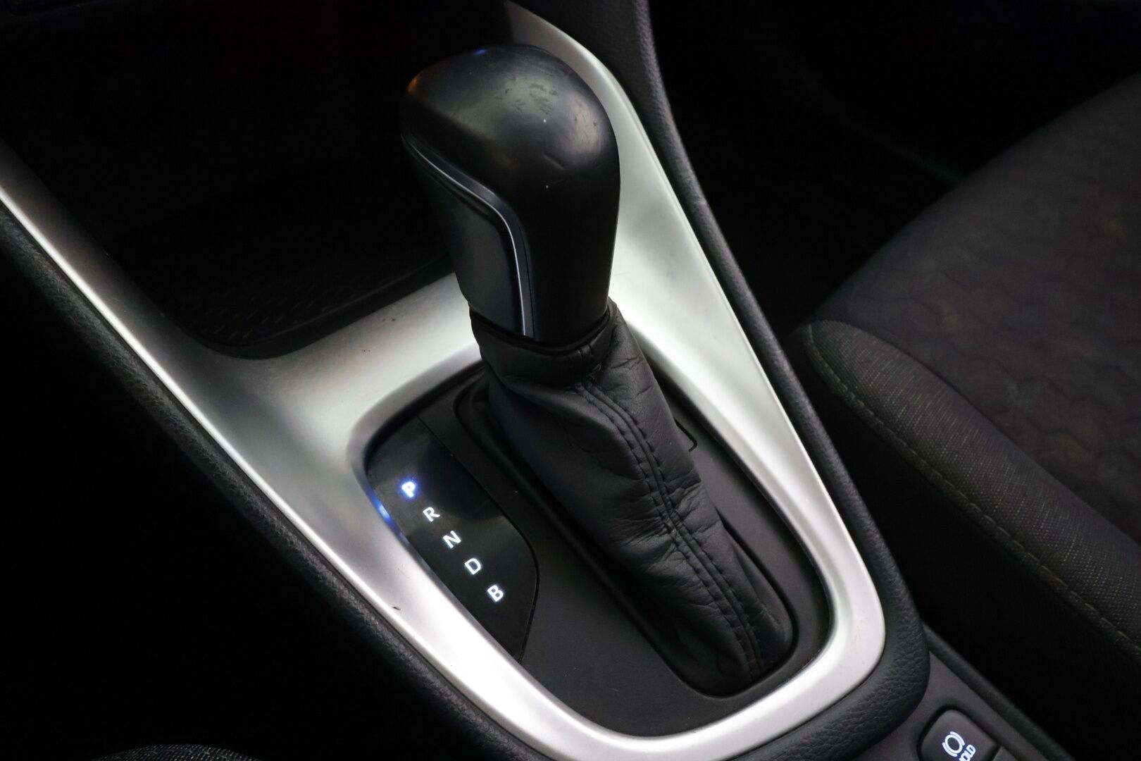 Toyota Yaris 2021 1,5 Hybrid Active Business * ACC / P.kamera / Navi / KeylessGo / Ratinlämmitin * - 1.Om Suomi-auto / Kahdet renkaat aluvanteilla / Merkkihuollettu