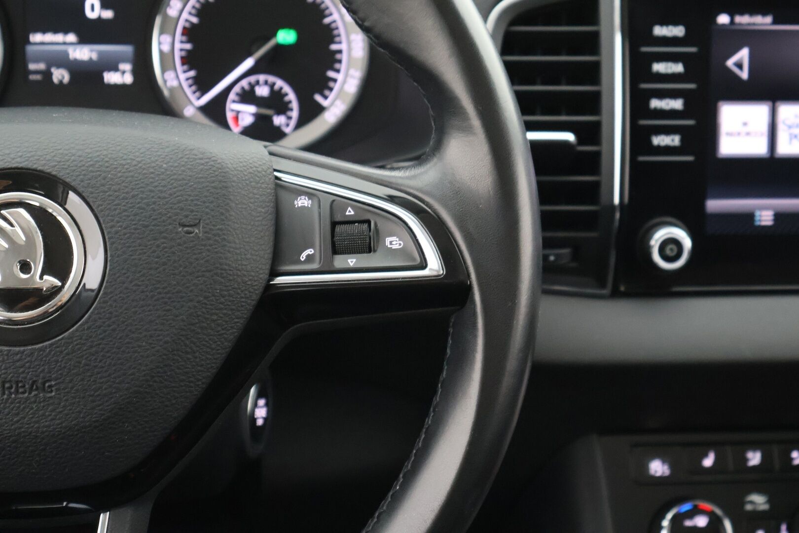 SKODA KAROQ 2018 2.0 TDI 150 4x4 Style DSG Autom. - Webasto / Adapt.vakkari / P.Kamera / Koukku