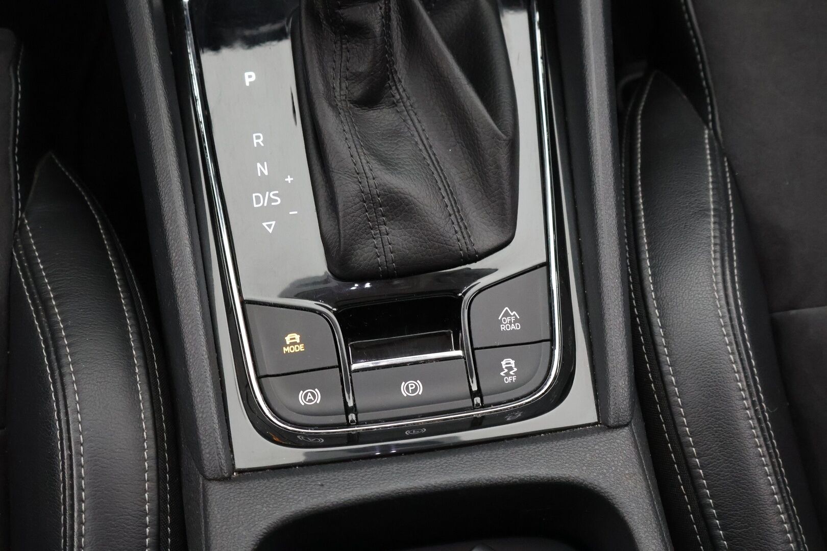 SKODA KAROQ 2018 2.0 TDI 150 4x4 Style DSG Autom. - Webasto / Adapt.vakkari / P.Kamera / Koukku