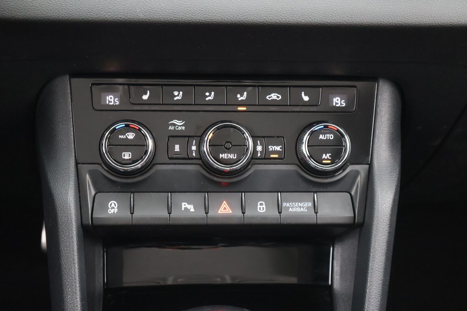 SKODA KAROQ 2018 2.0 TDI 150 4x4 Style DSG Autom. - Webasto / Adapt.vakkari / P.Kamera / Koukku