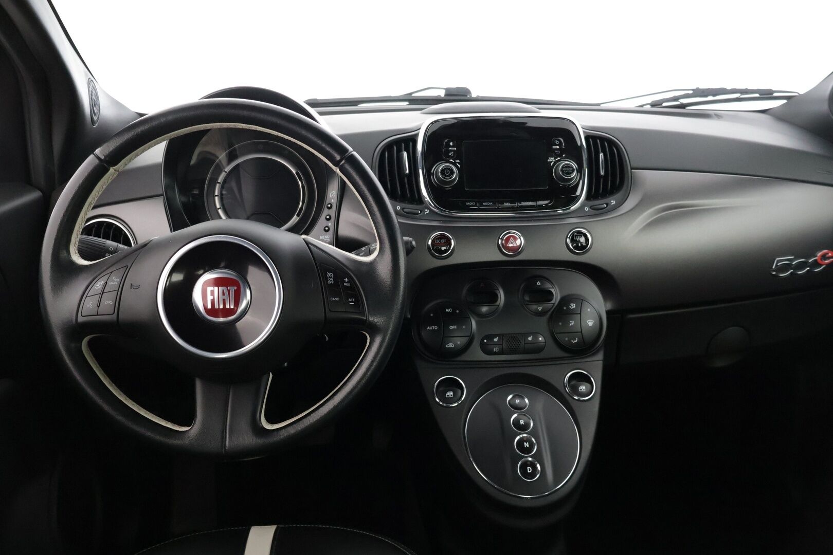 Fiat 500e 2016 500E Viistoperä * Vakkari / Navi / Ilmastointi / Nahkapenkit * - * Siistikuntoinen, näppärä ja edullinen käyttöauto! *  Tähän myös todella pieni kuukausierä! * 