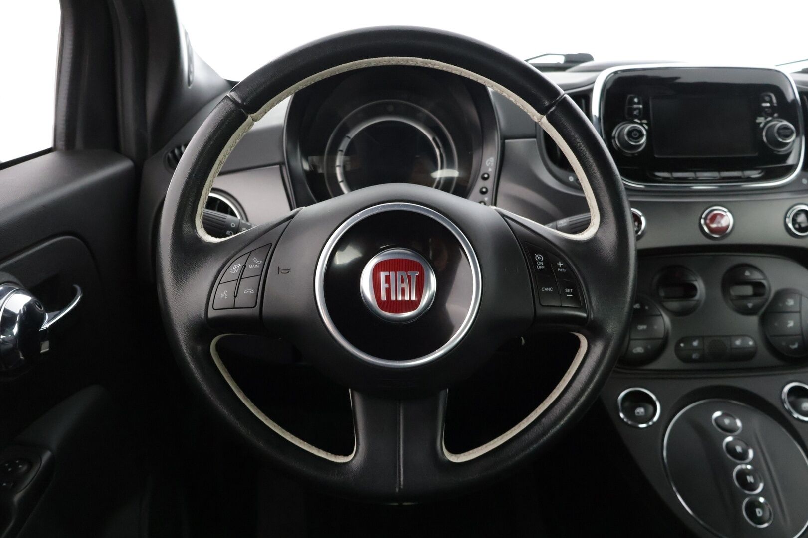 Fiat 500e 2016 Viistoperä * Vakkari / Navi / Ilmastointi / Nahkapenkit * - * Siistikuntoinen, näppärä ja edullinen käyttöauto! *  Tähän myös todella pieni kuukausierä! * - HULLU BLACKWEEK KORKOTARJOUS 2,49%