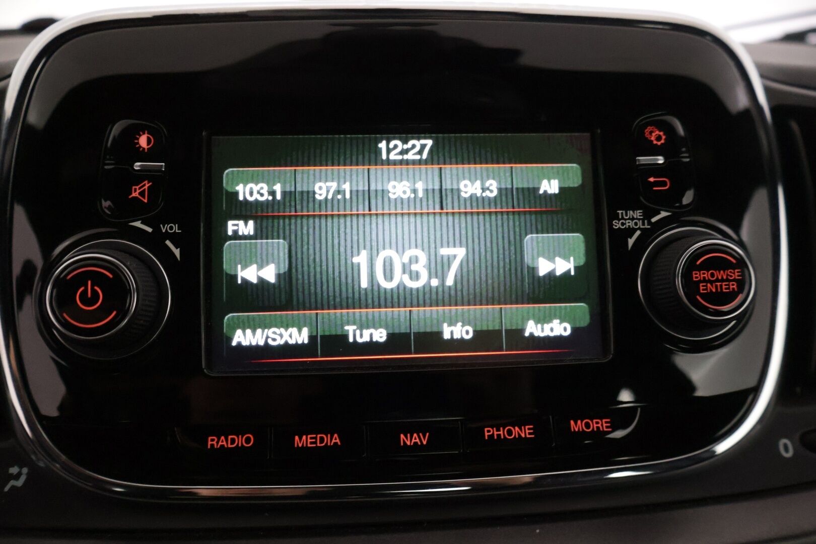 Fiat 500e 2016 Viistoperä * Vakkari / Navi / Ilmastointi / Nahkapenkit * - * Siistikuntoinen, näppärä ja edullinen käyttöauto! *  Tähän myös todella pieni kuukausierä! * - HULLU BLACKWEEK KORKOTARJOUS 2,49%