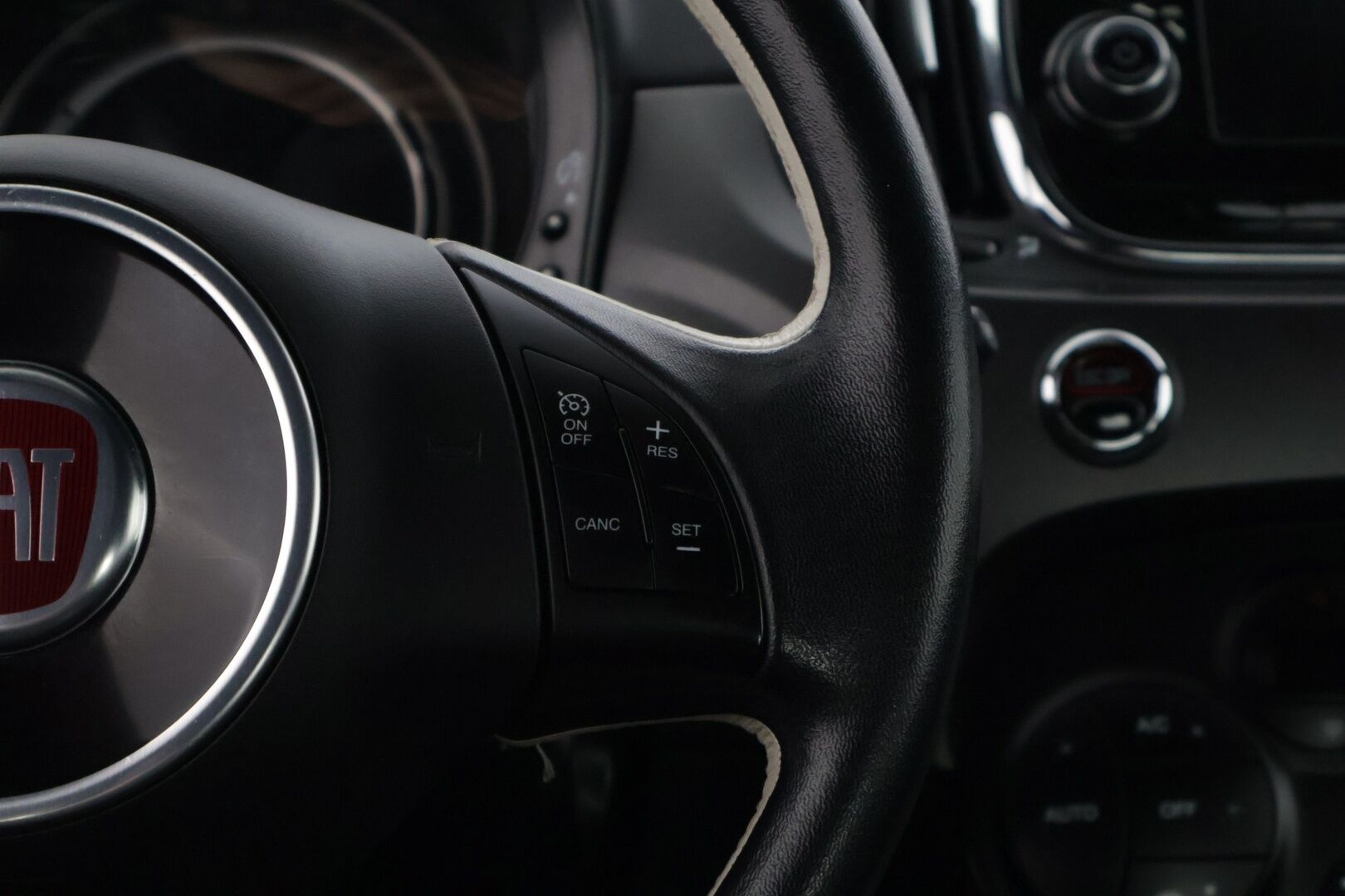 Fiat 500e 2016 500E Viistoperä * Vakkari / Navi / Ilmastointi / Nahkapenkit * - * Siistikuntoinen, näppärä ja edullinen käyttöauto! *  Tähän myös todella pieni kuukausierä! * 