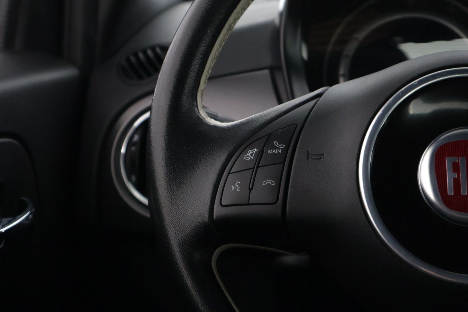 Fiat 500e 2016 Viistoperä * Vakkari / Navi / Ilmastointi / Nahkapenkit * - * Siistikuntoinen, näppärä ja edullinen käyttöauto! *  Tähän myös todella pieni kuukausierä! * - HULLU BLACKWEEK KORKOTARJOUS 2,49%