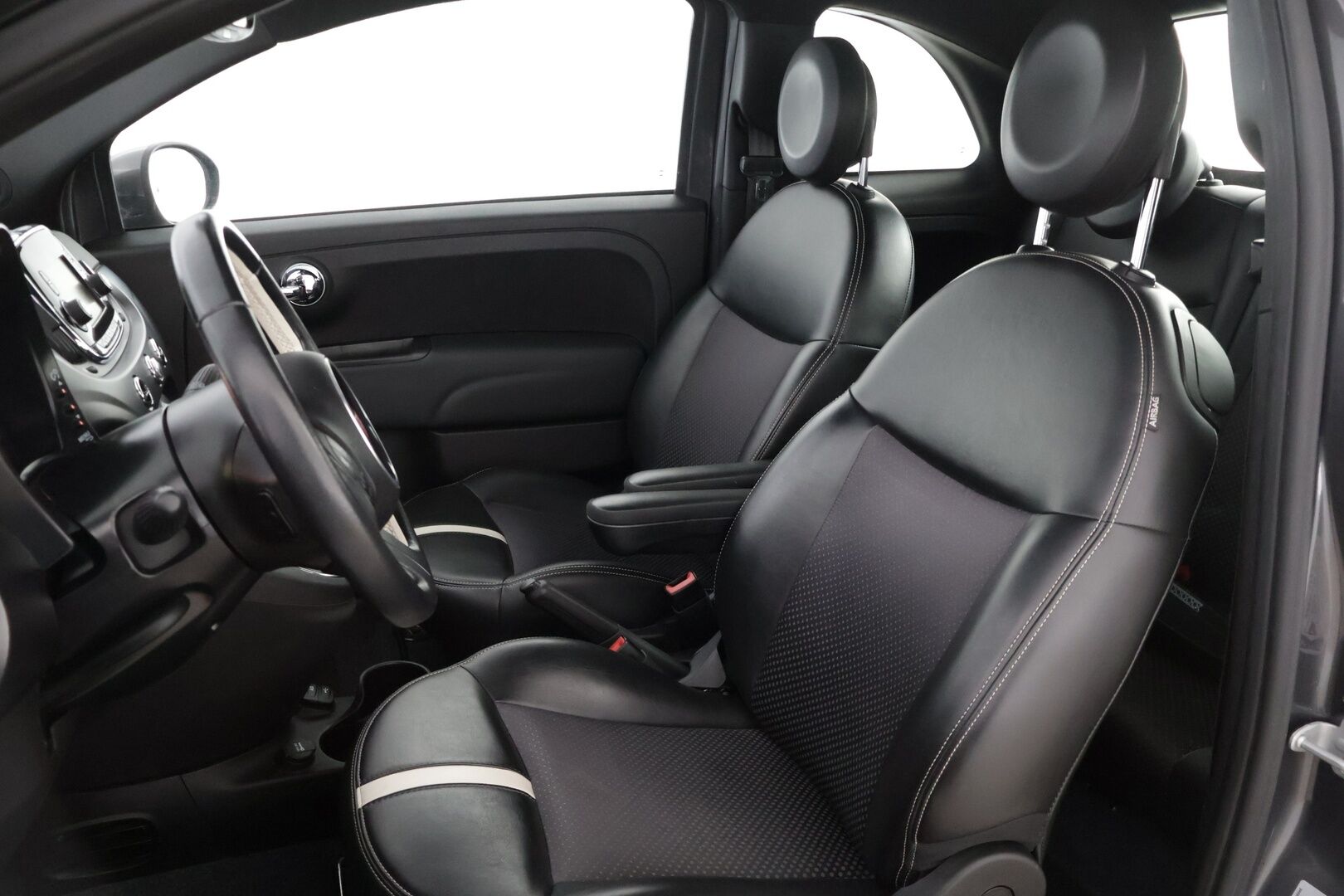 Fiat 500e 2016 Viistoperä * Vakkari / Navi / Ilmastointi / Nahkapenkit * - * Siistikuntoinen, näppärä ja edullinen käyttöauto! *  Tähän myös todella pieni kuukausierä! * - HULLU BLACKWEEK KORKOTARJOUS 2,49%